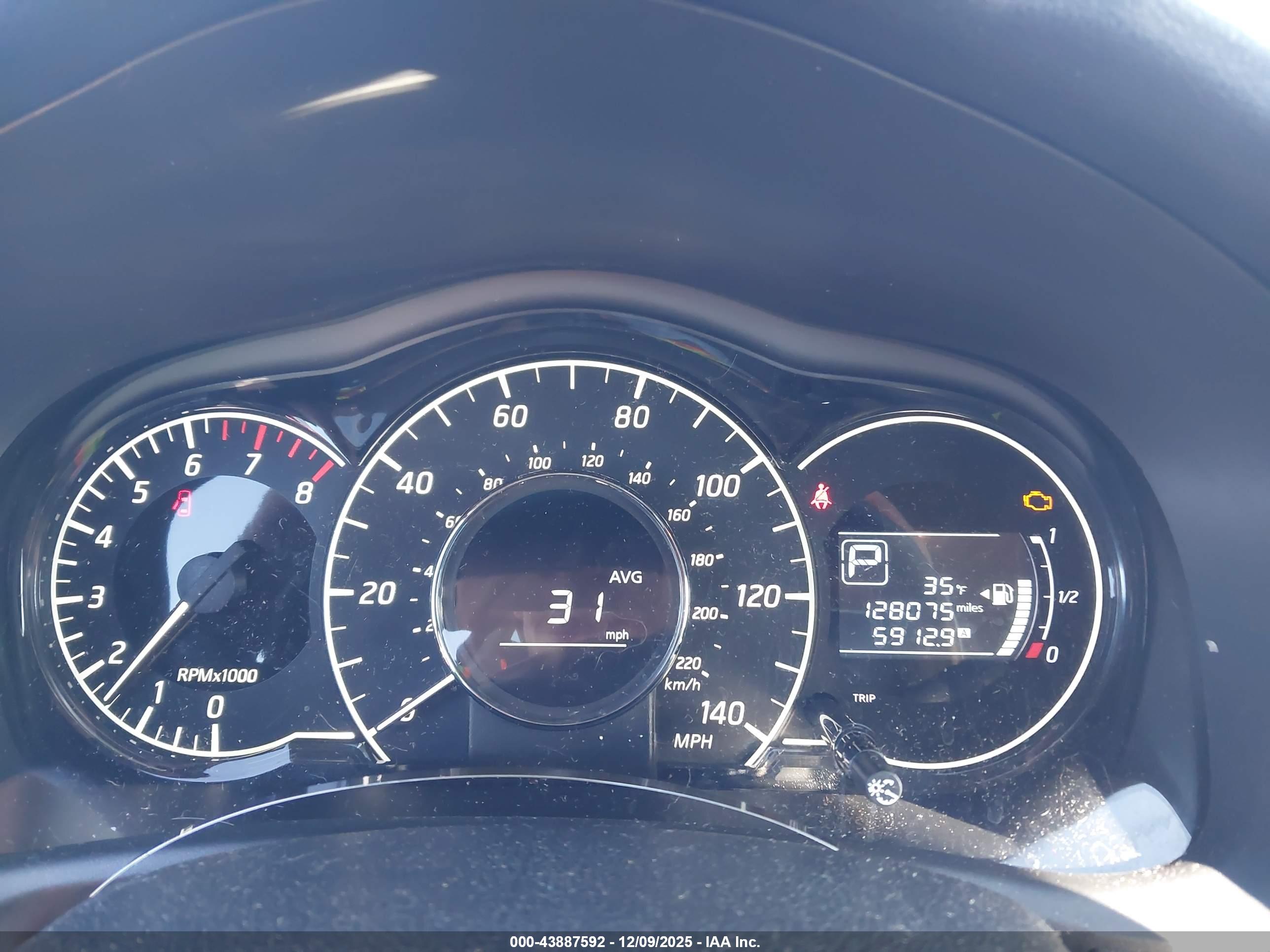 NISSAN VERSA image 7