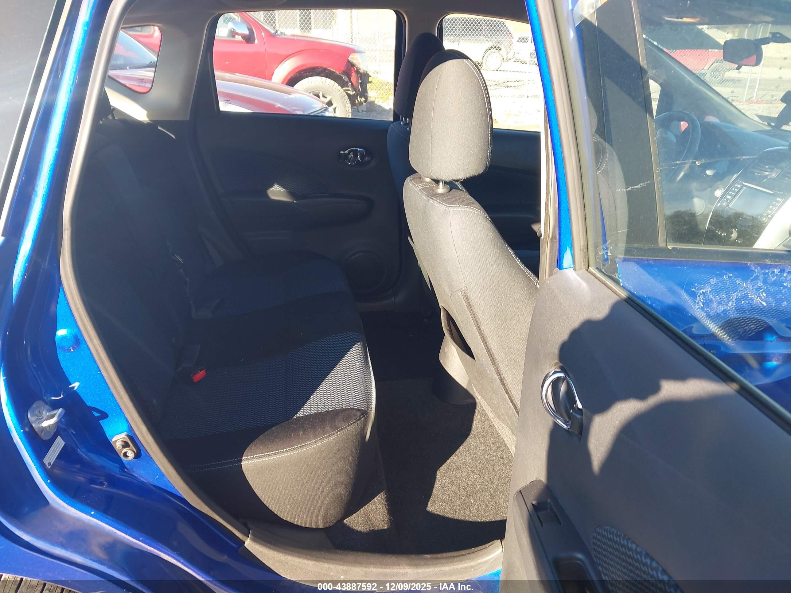 NISSAN VERSA image 8