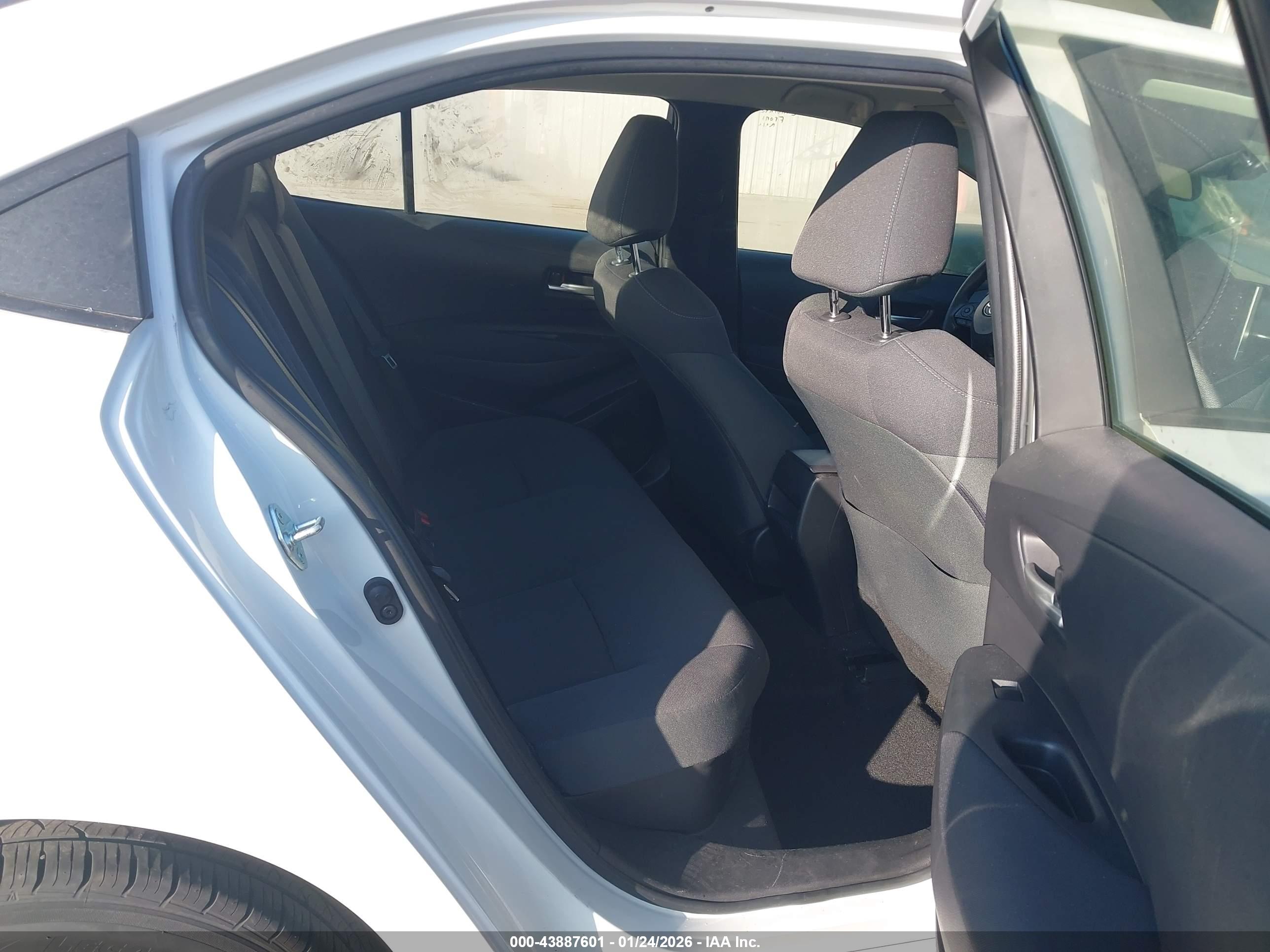 TOYOTA COROLLA image 8