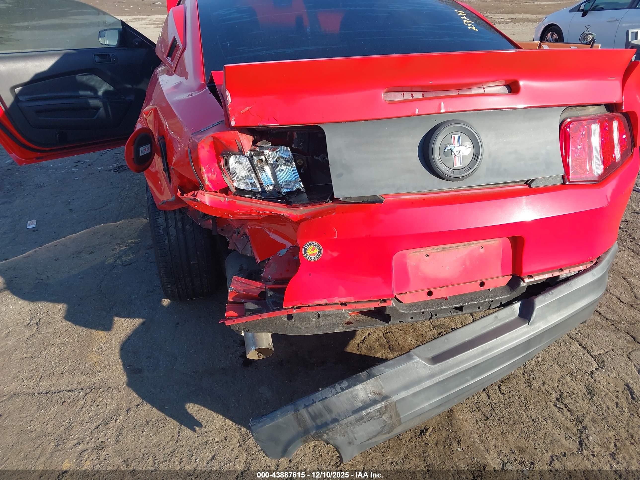 FORD MUSTANG image 6