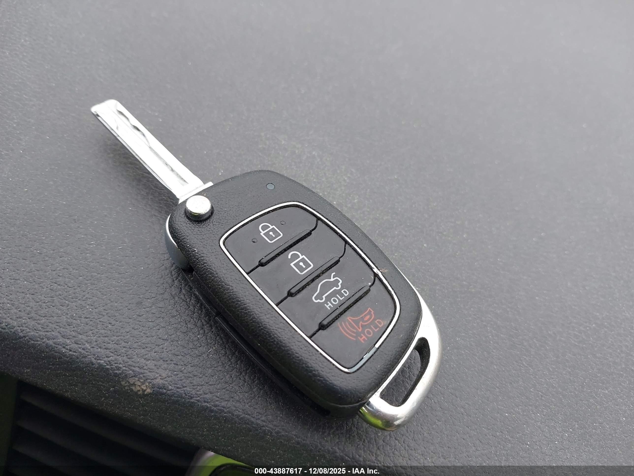 HYUNDAI SONATA image 11