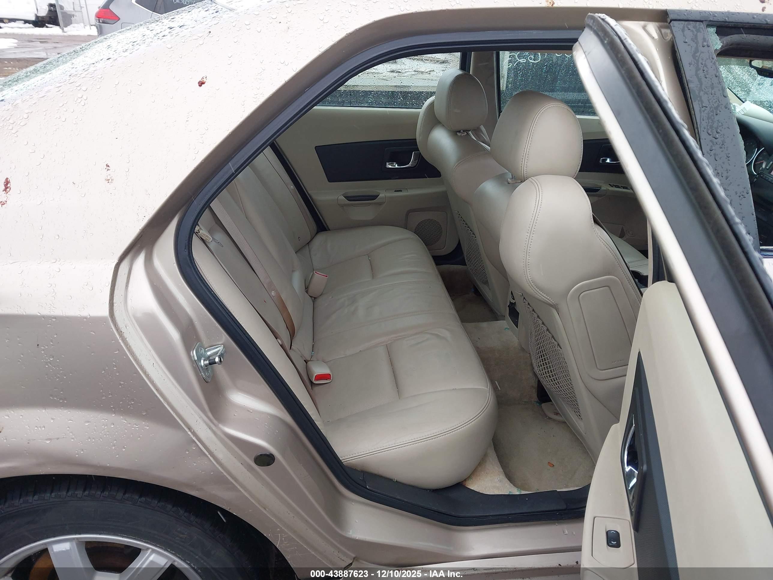 CADILLAC CTS image 8