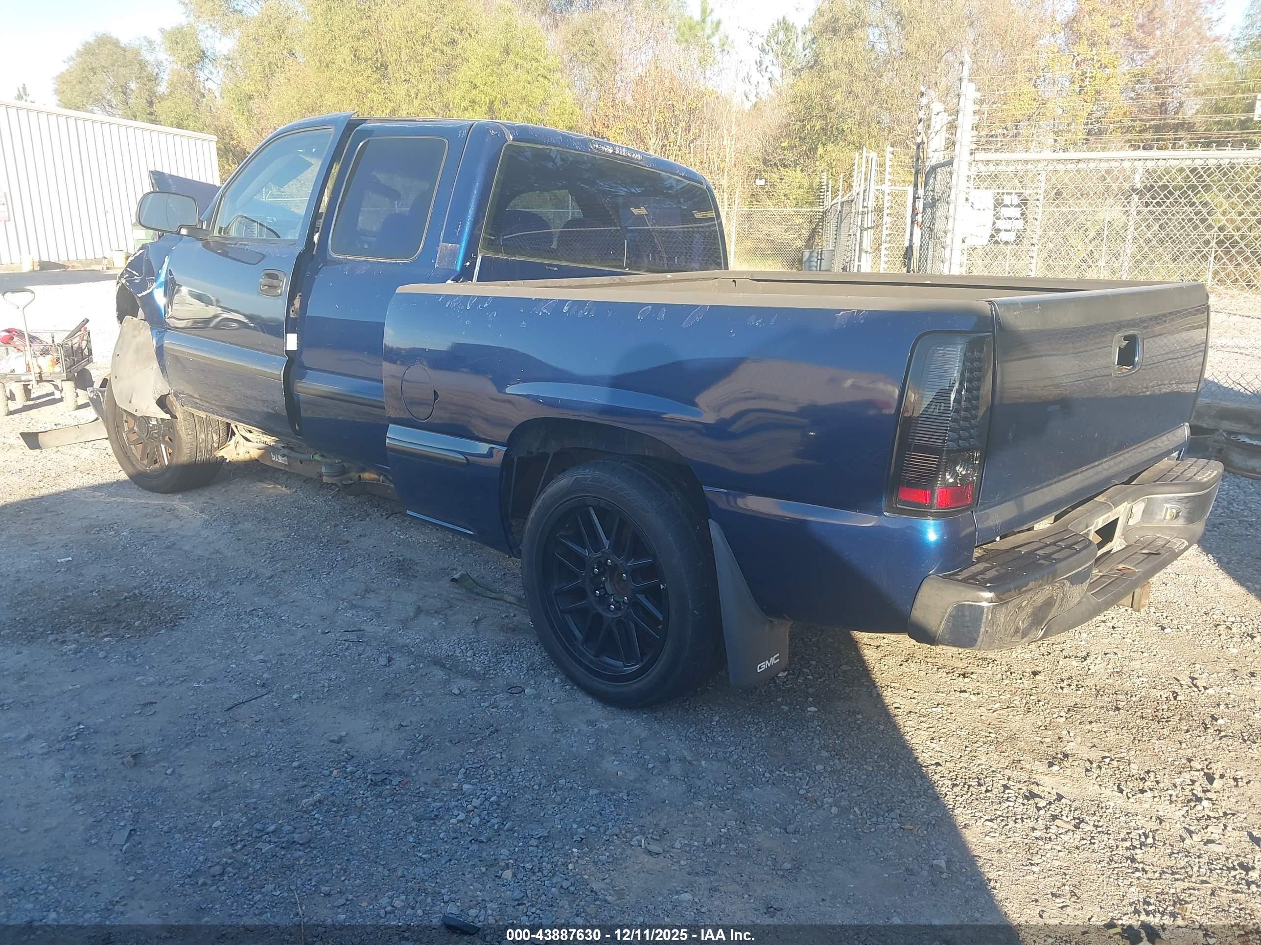 GMC SIERRA image 3