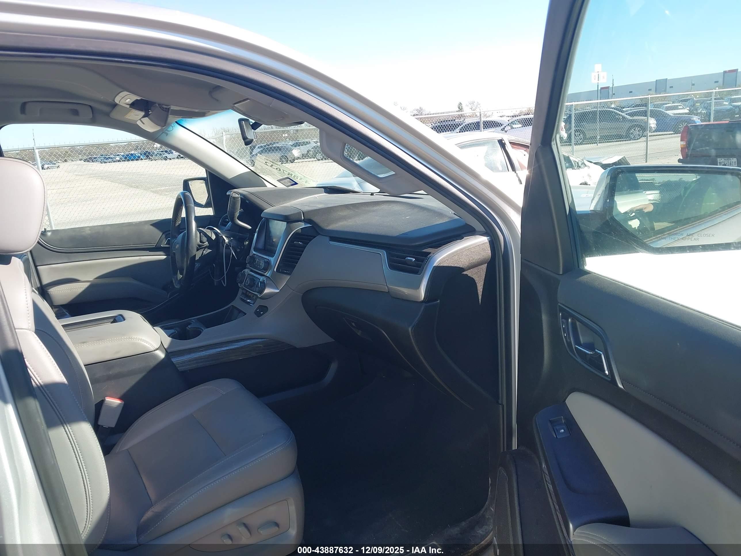 CHEVROLET TAHOE image 5