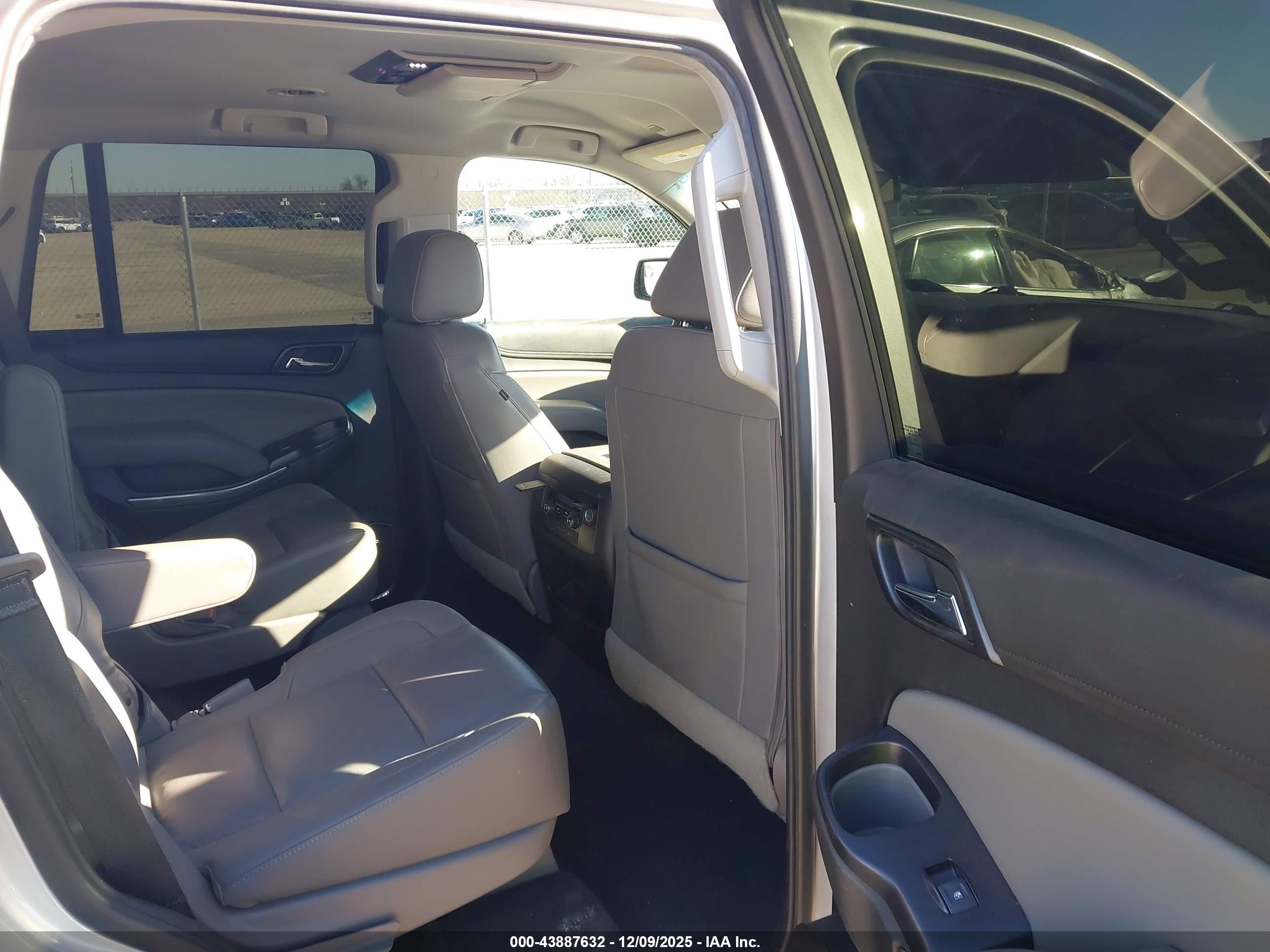 CHEVROLET TAHOE image 8