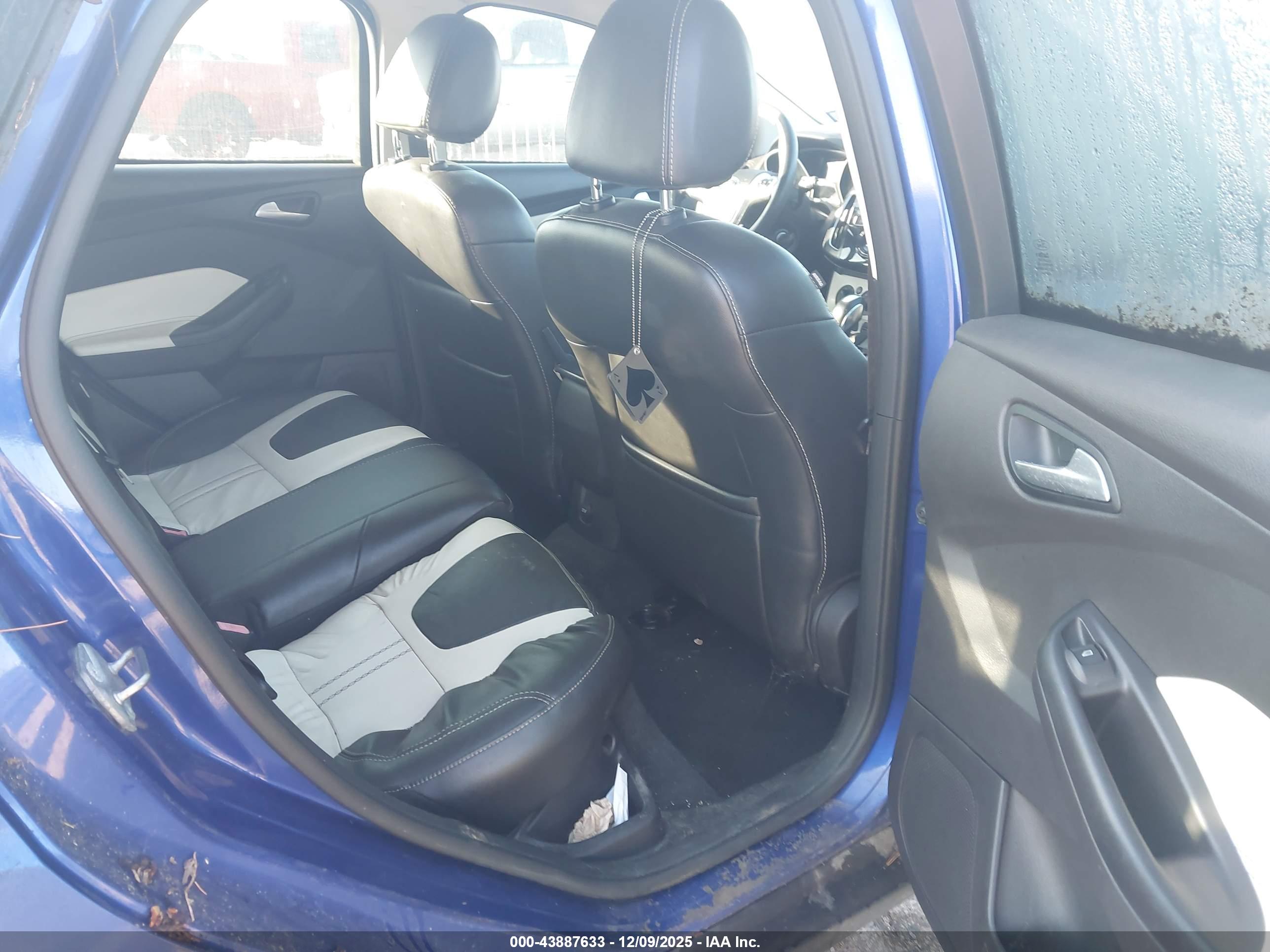 FORD FOCUS image 8