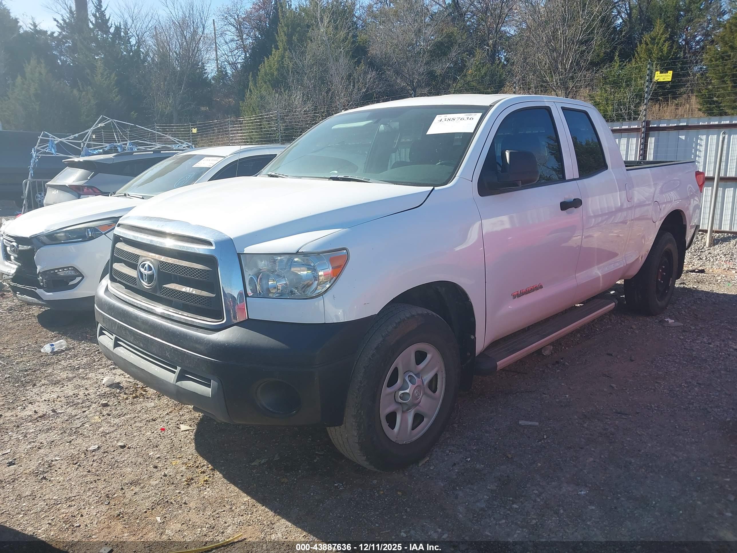 TOYOTA TUNDRA image 2