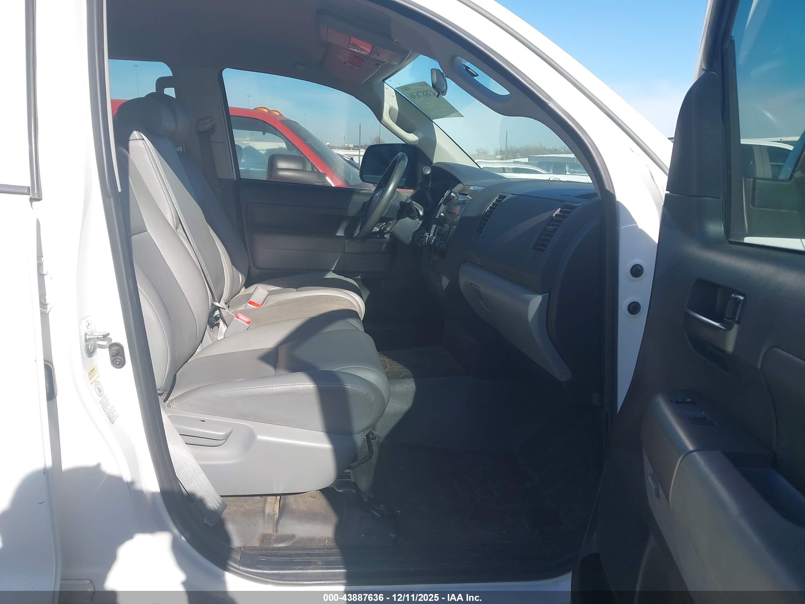 TOYOTA TUNDRA image 5