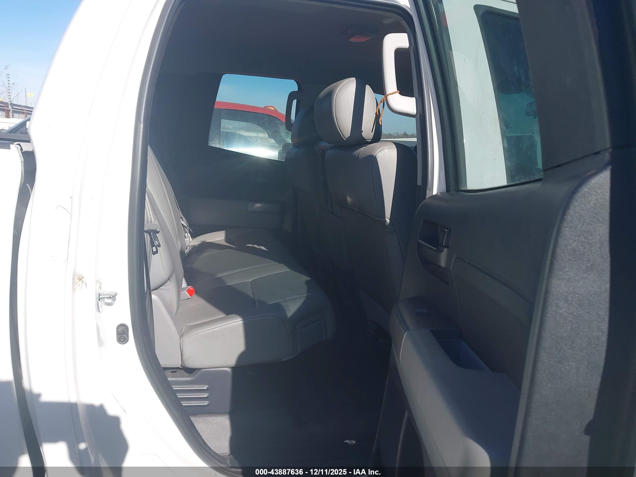TOYOTA TUNDRA image 8