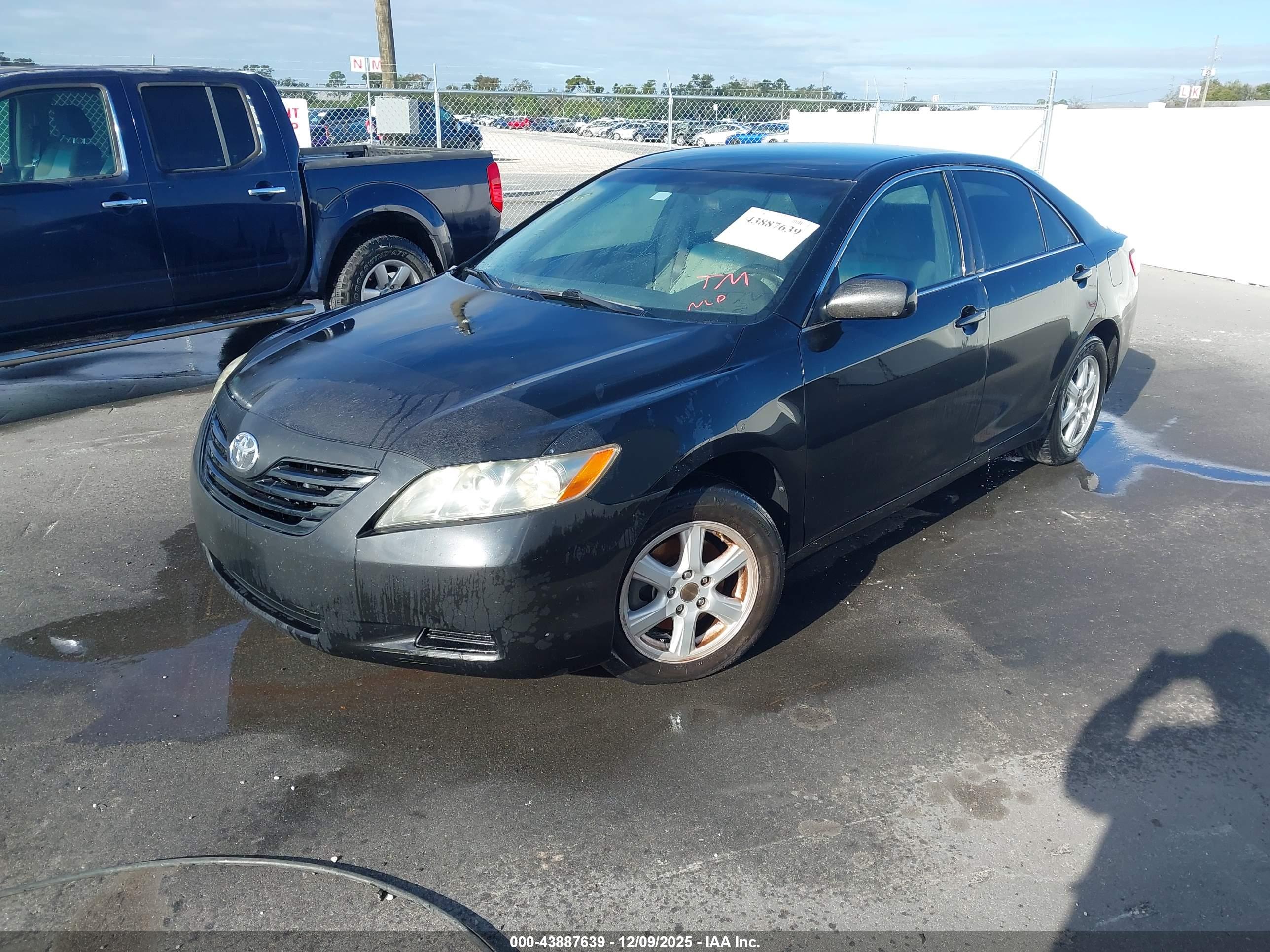 TOYOTA CAMRY image 2