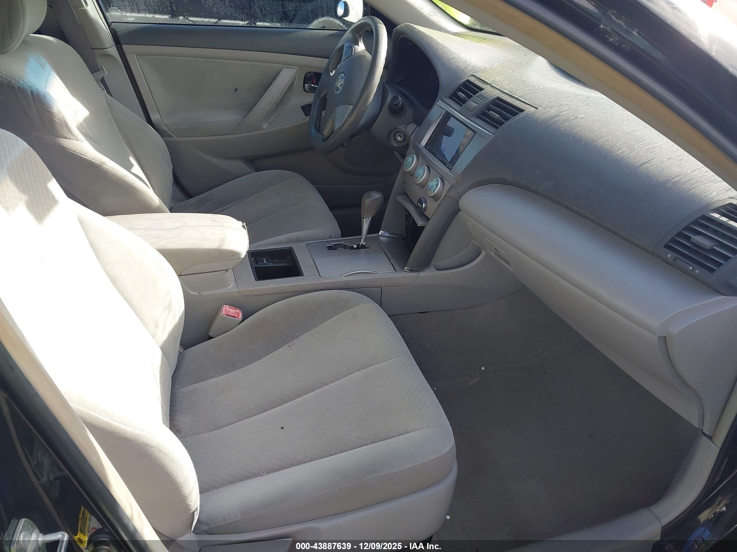 TOYOTA CAMRY image 5