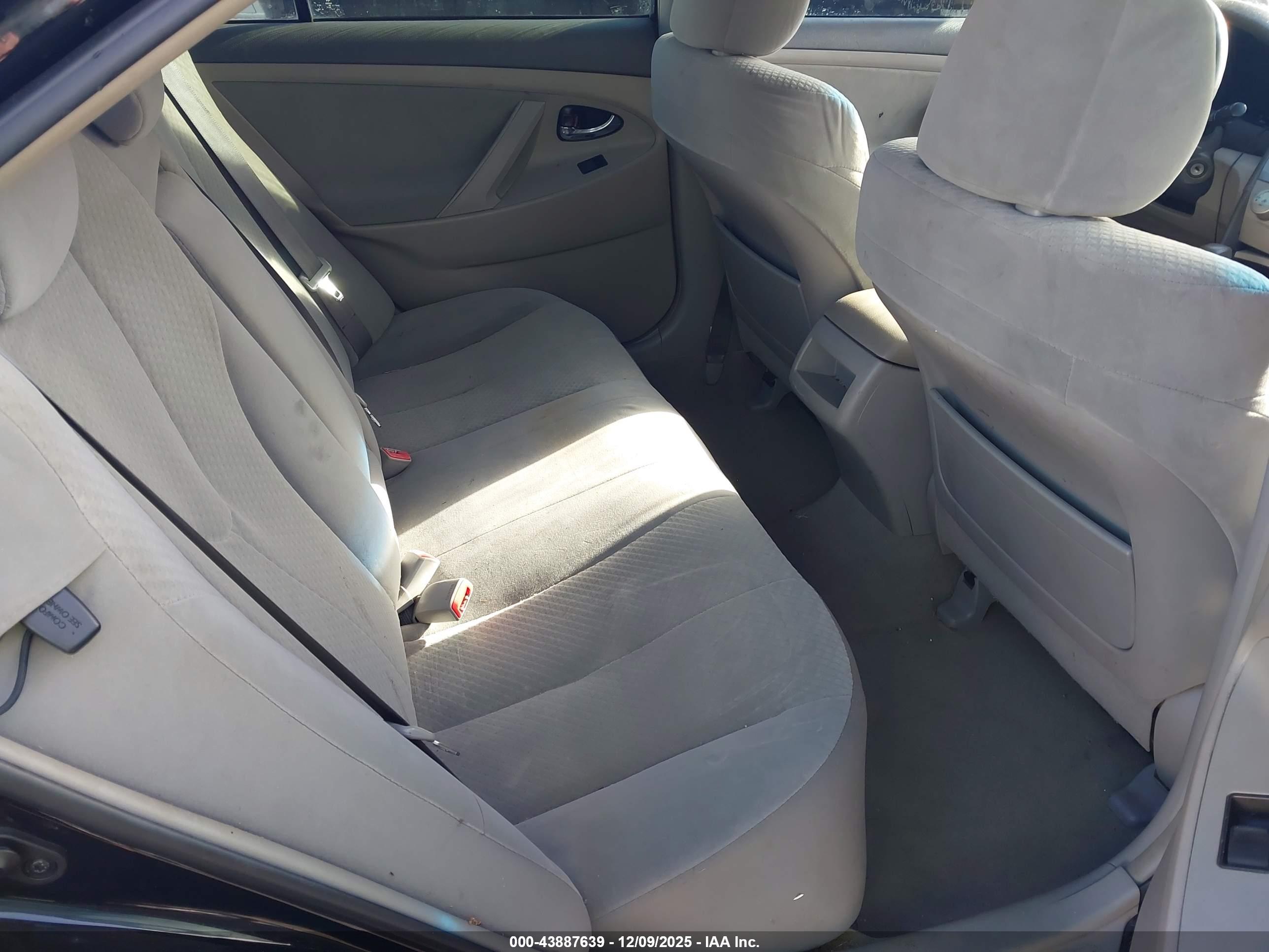 TOYOTA CAMRY image 8