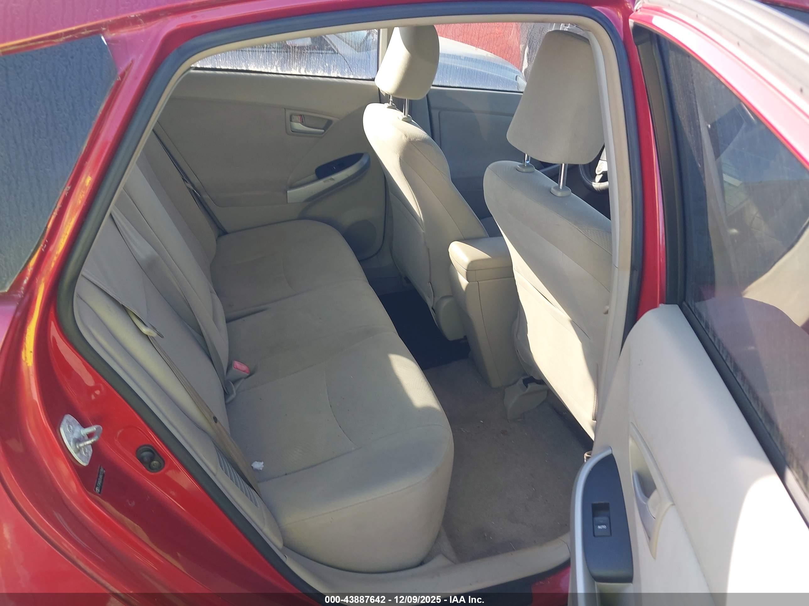 TOYOTA PRIUS image 8