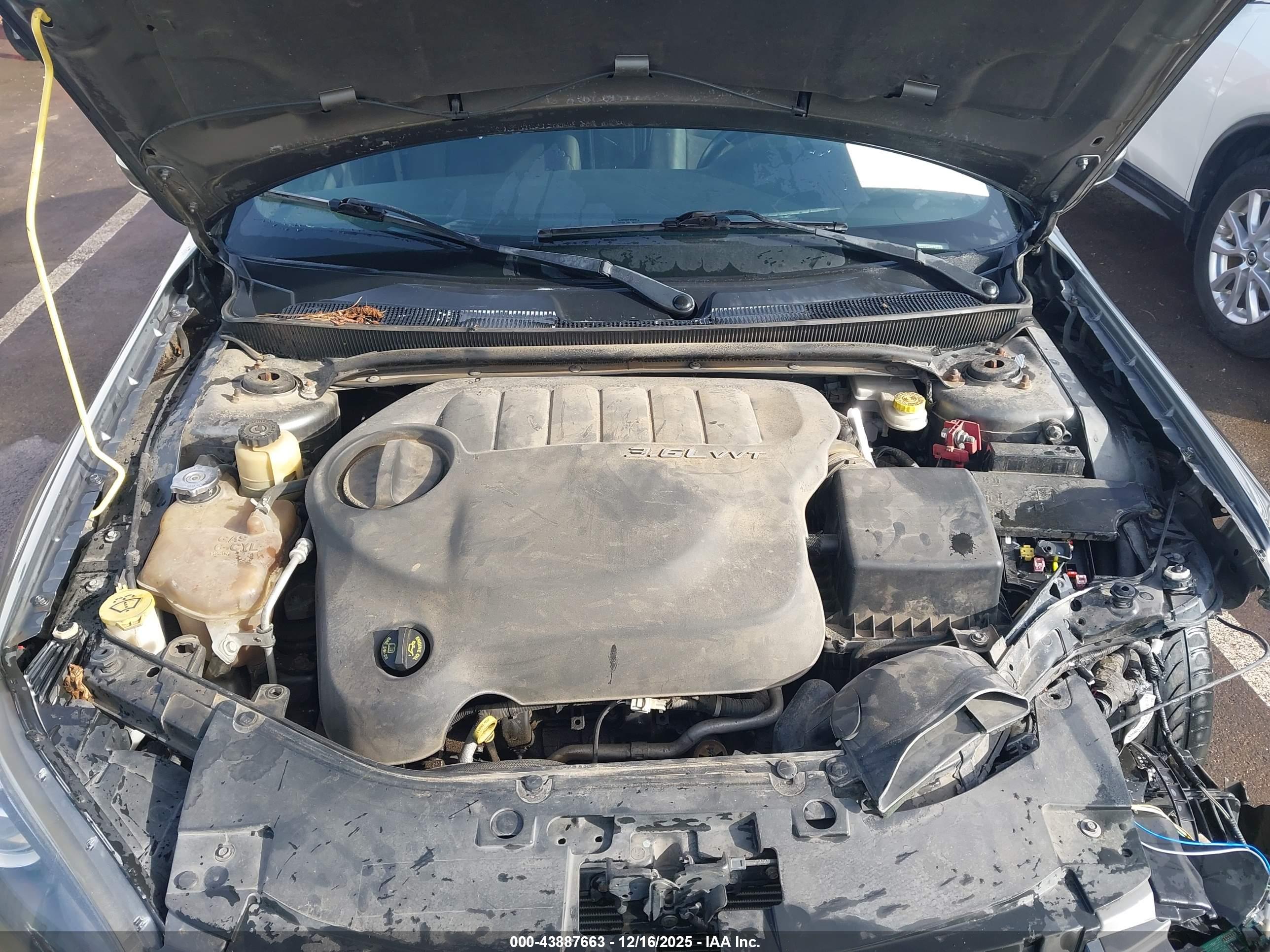 CHRYSLER 200 image 10