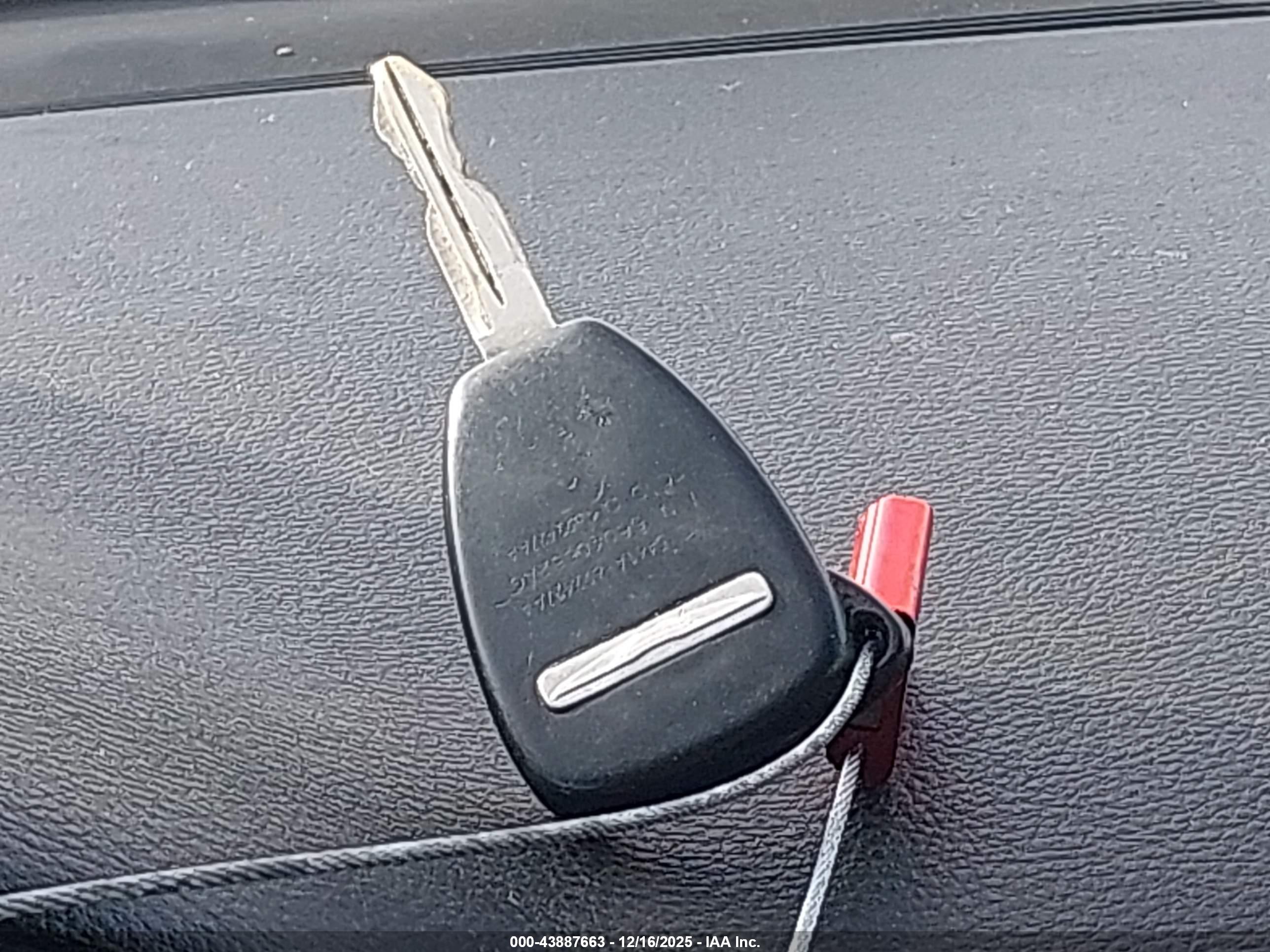 CHRYSLER 200 image 11