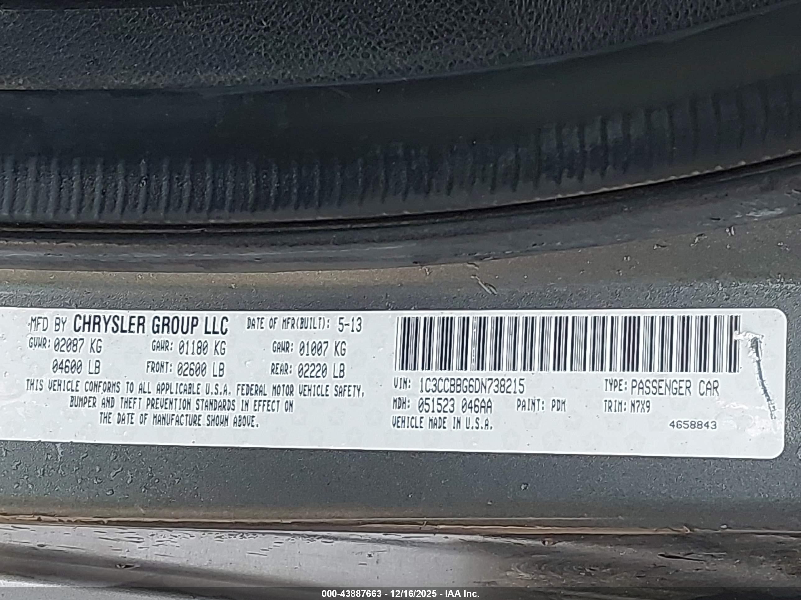 CHRYSLER 200 image 9