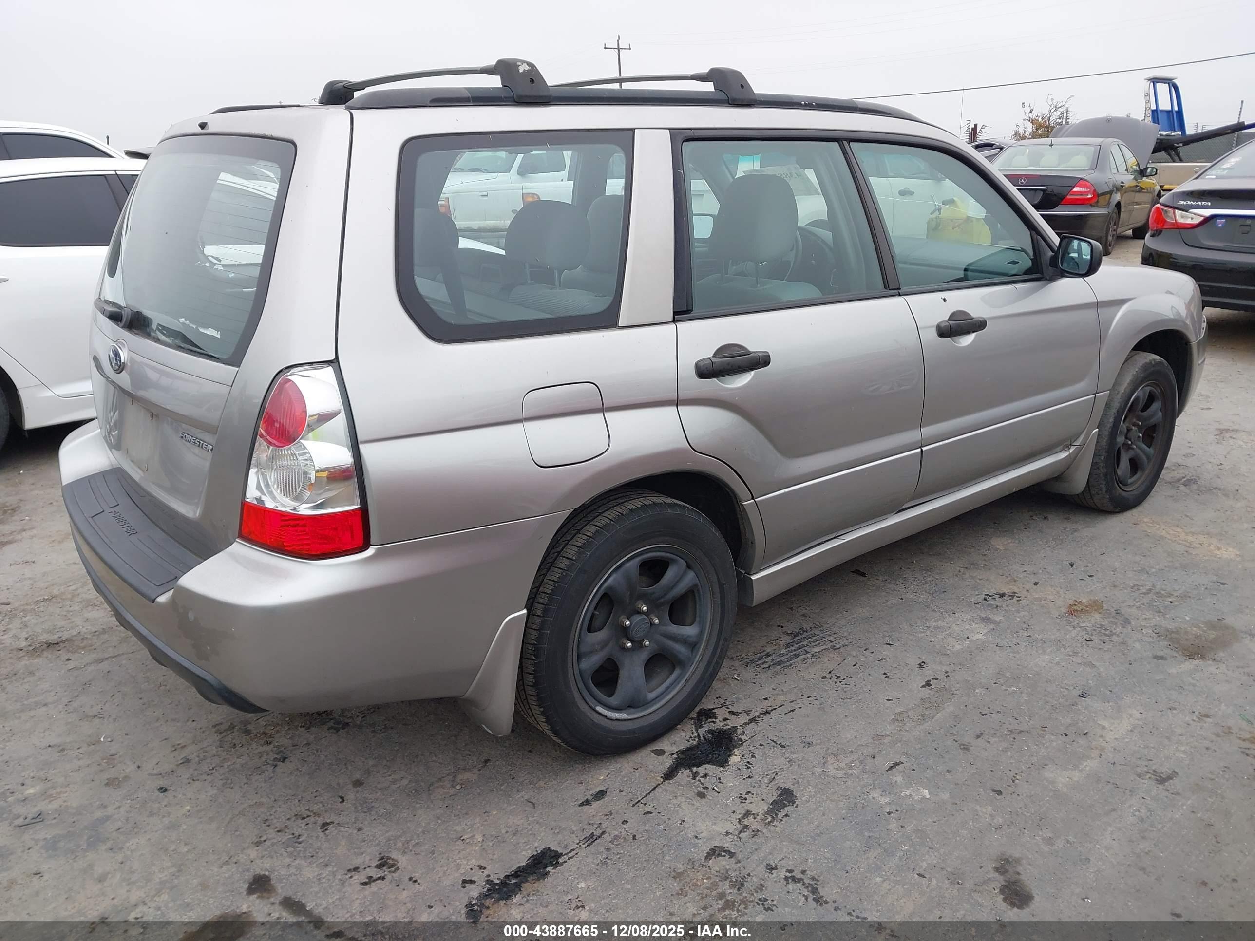 SUBARU FORESTER image 4