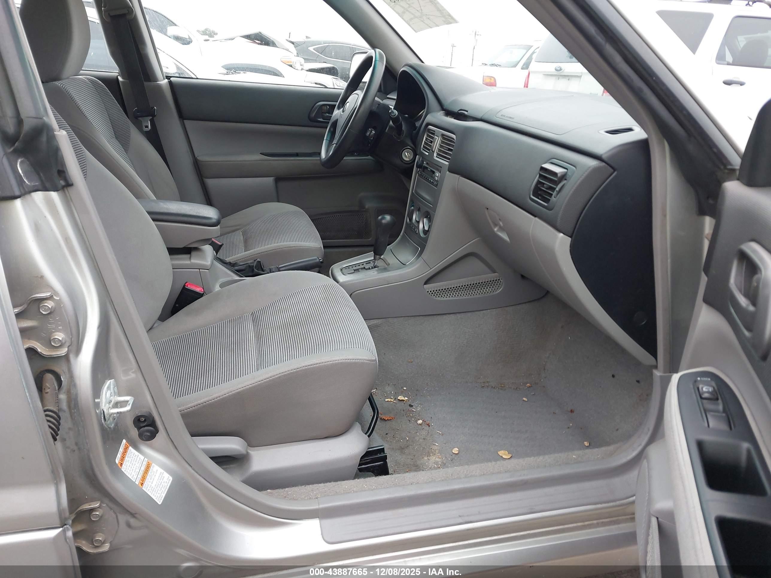 SUBARU FORESTER image 5