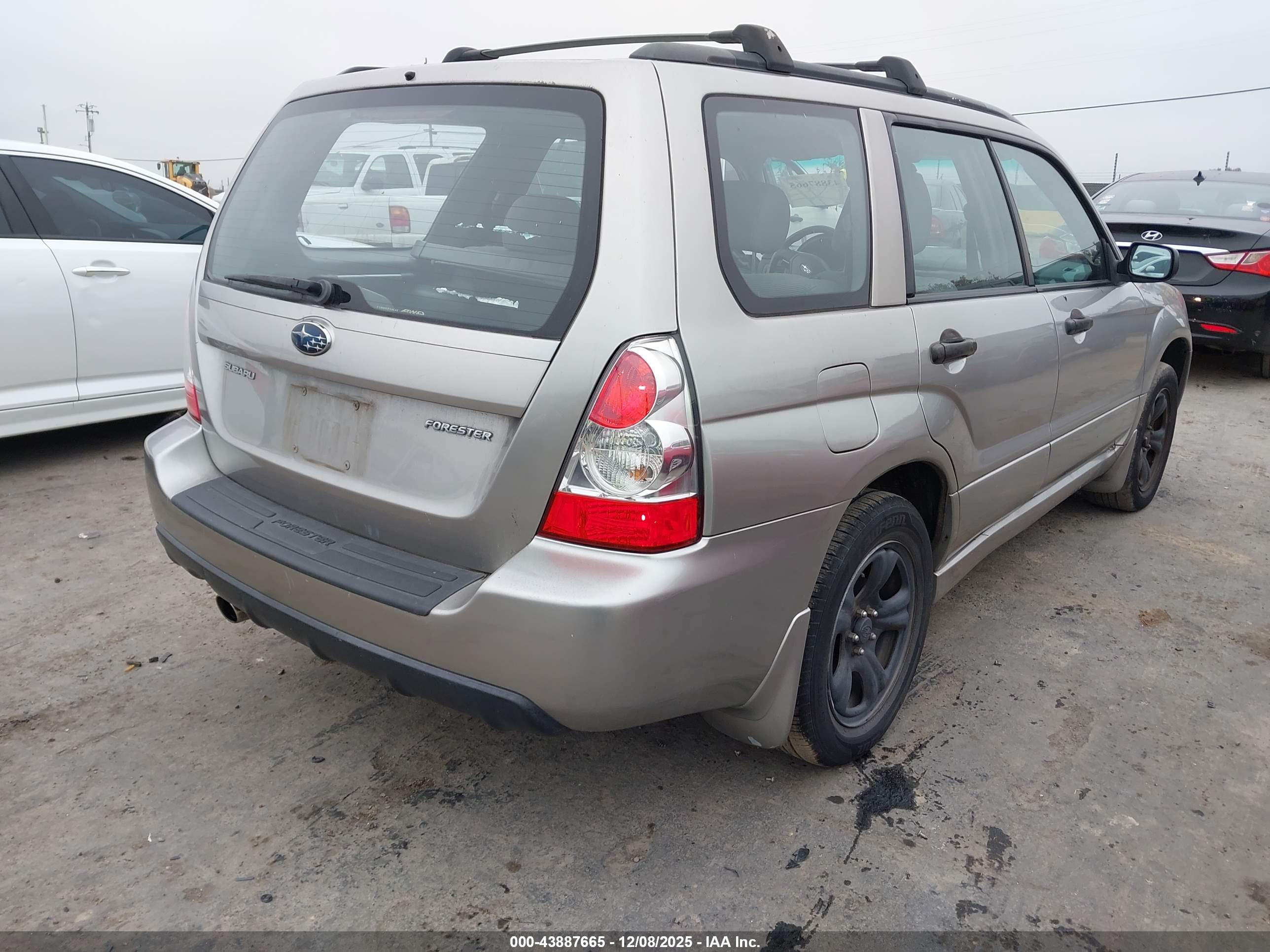 SUBARU FORESTER image 6