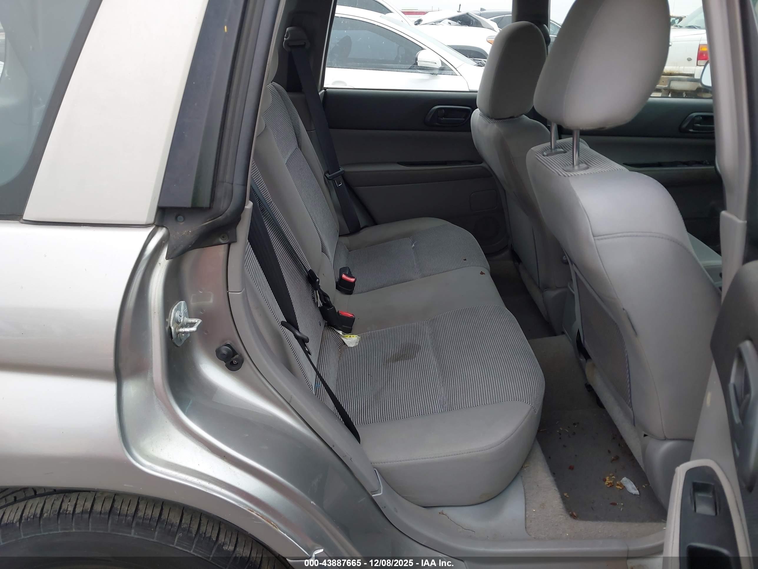 SUBARU FORESTER image 8