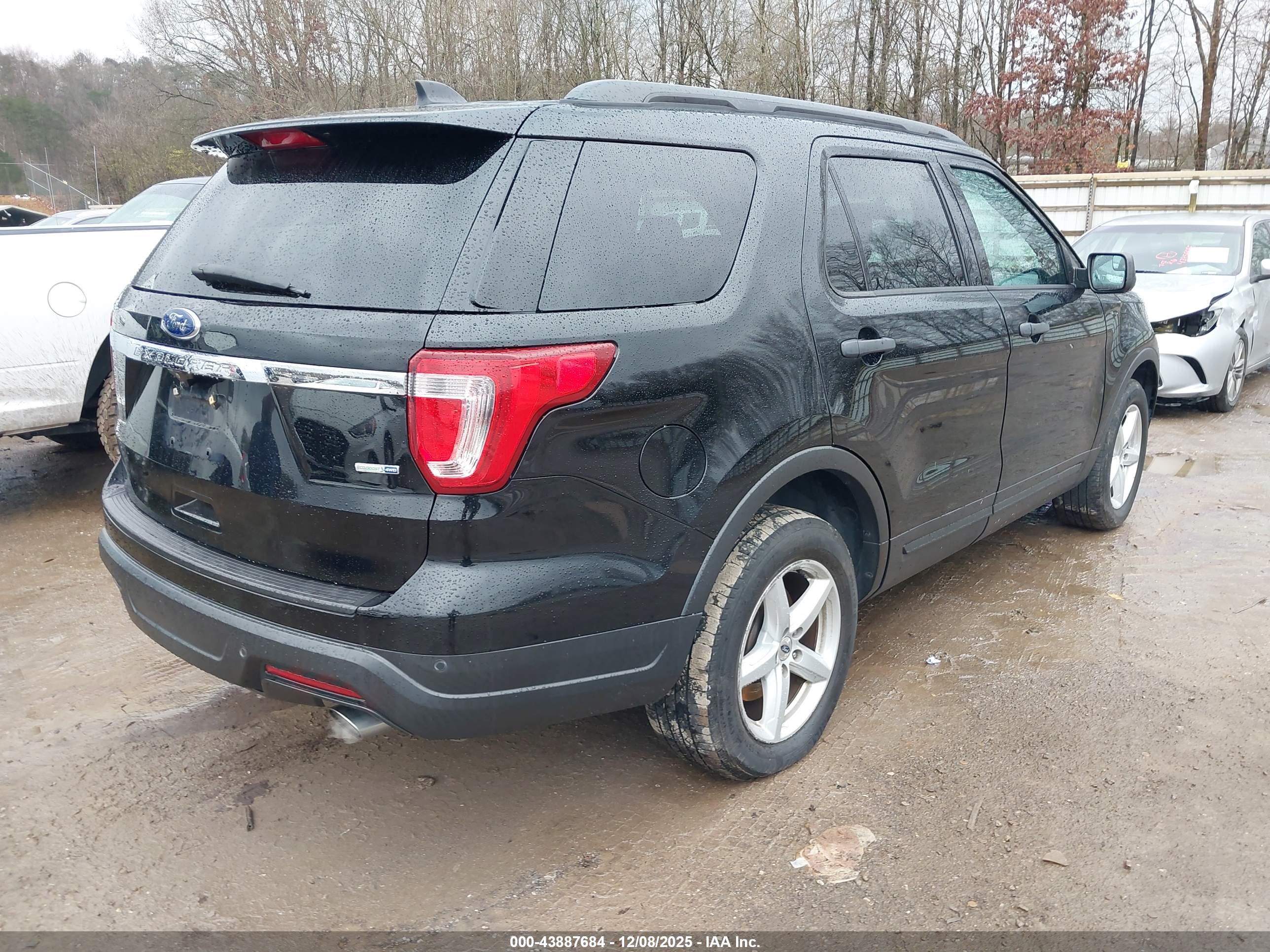 FORD EXPLORER image 4