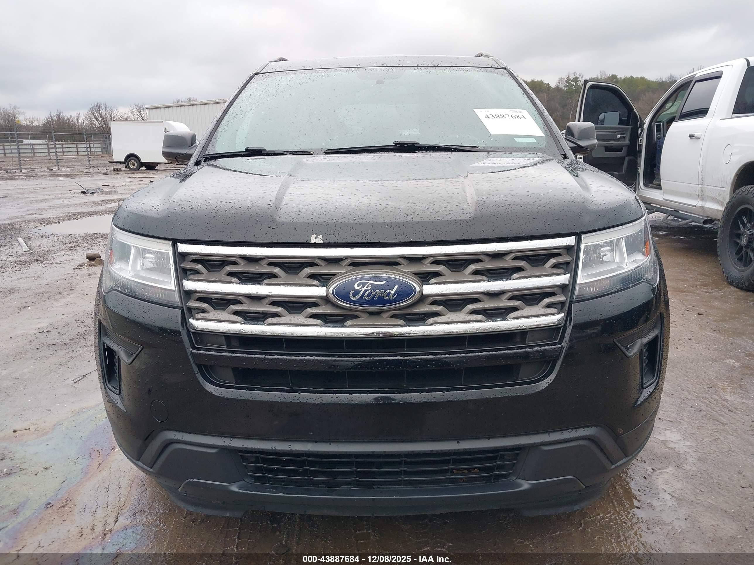 FORD EXPLORER image 6