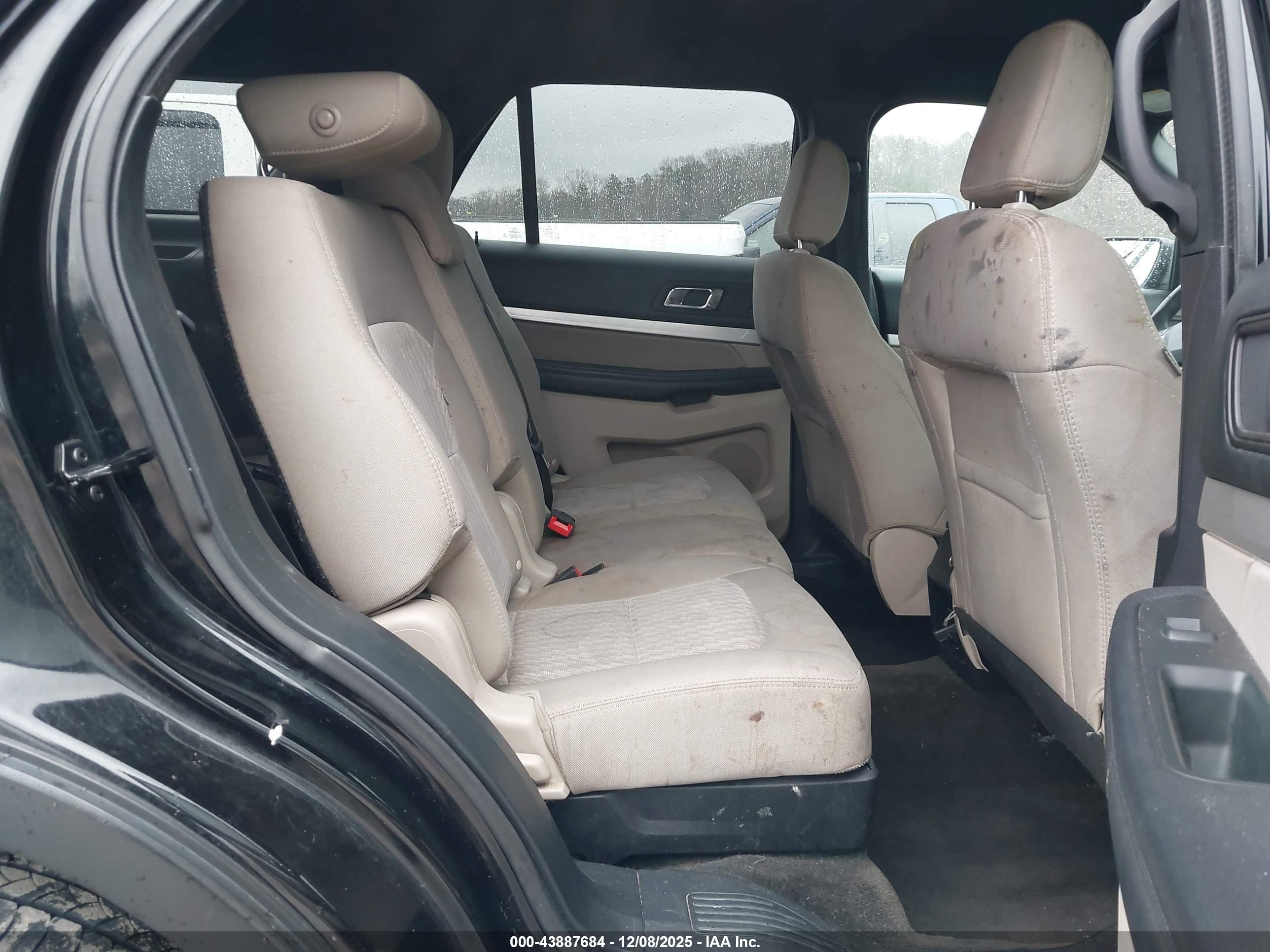 FORD EXPLORER image 8