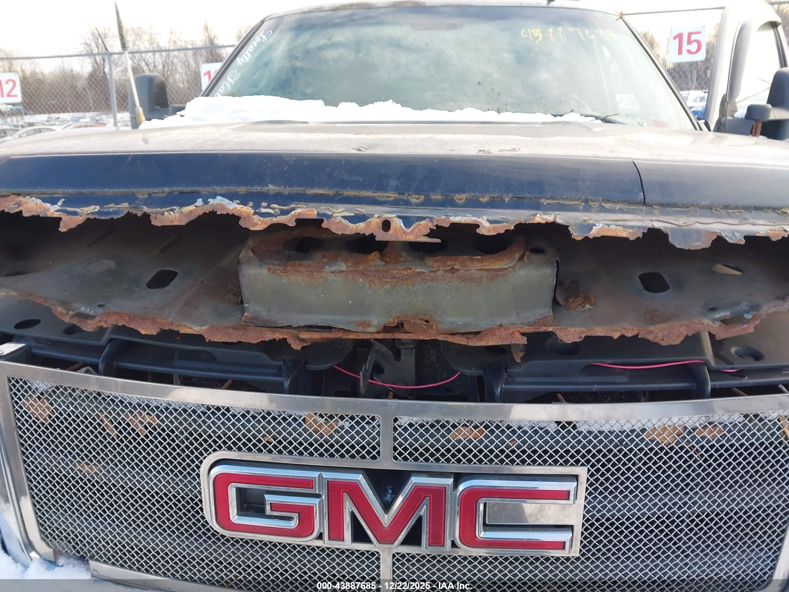 GMC SIERRA image 6