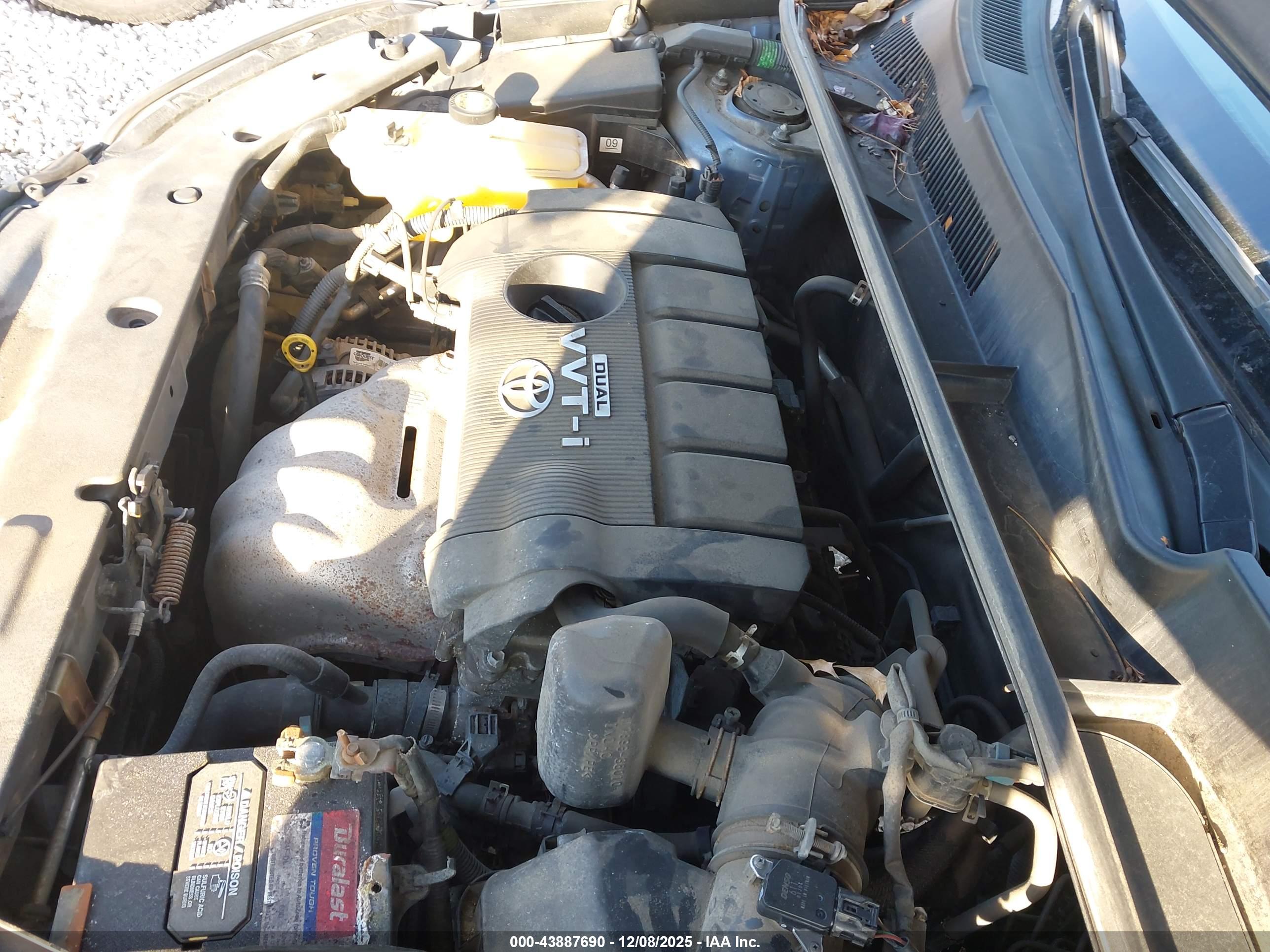 TOYOTA RAV4 image 10