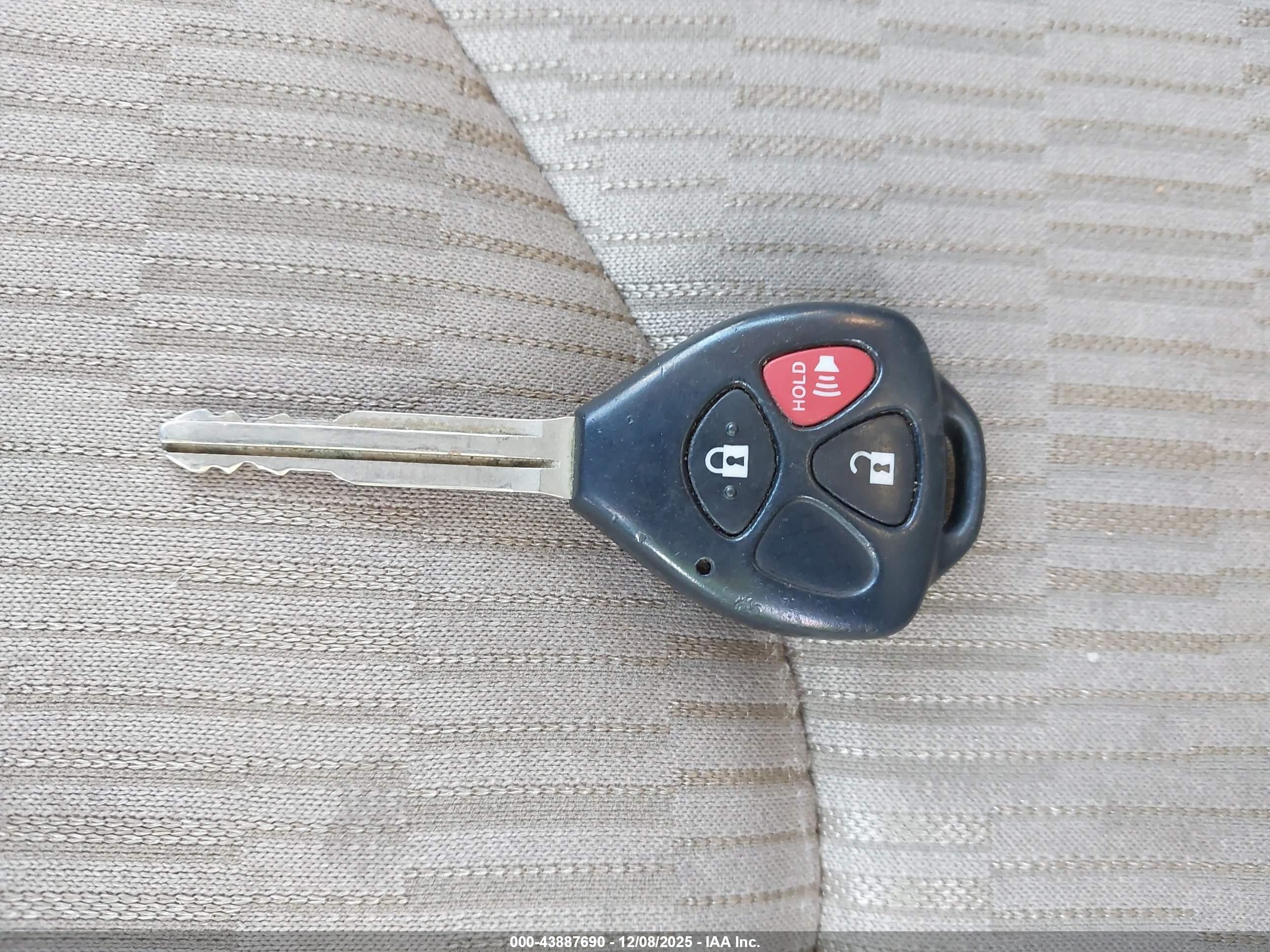 TOYOTA RAV4 image 11