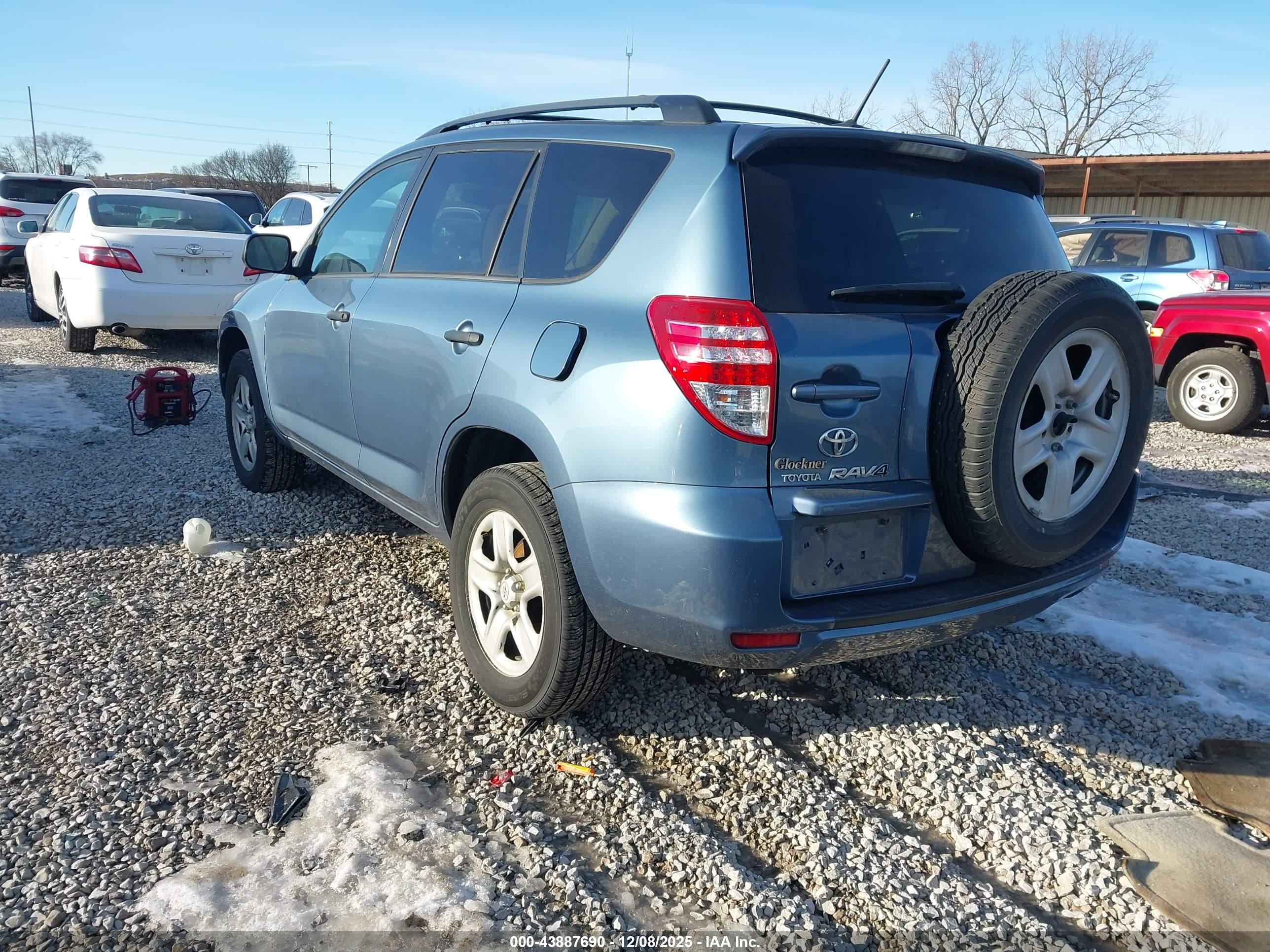 TOYOTA RAV4 image 3