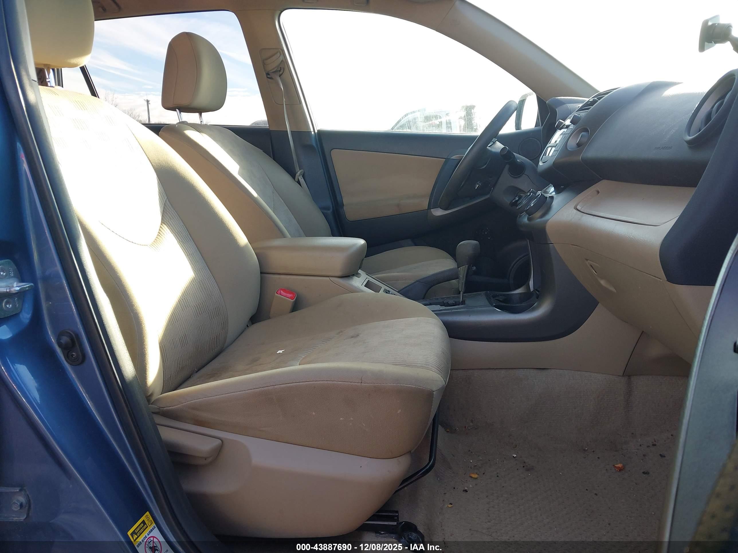 TOYOTA RAV4 image 5