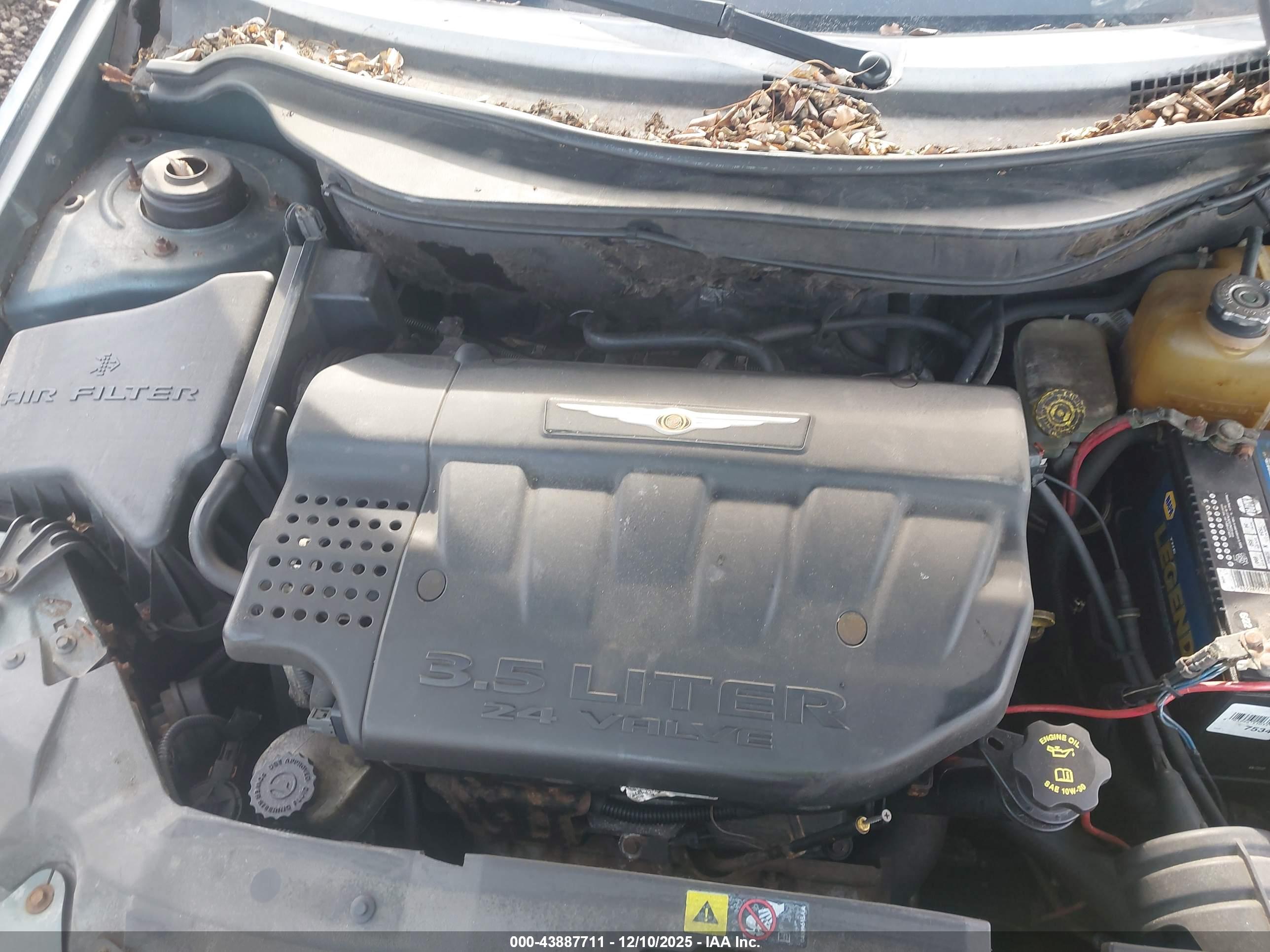 CHRYSLER PACIFICA image 10