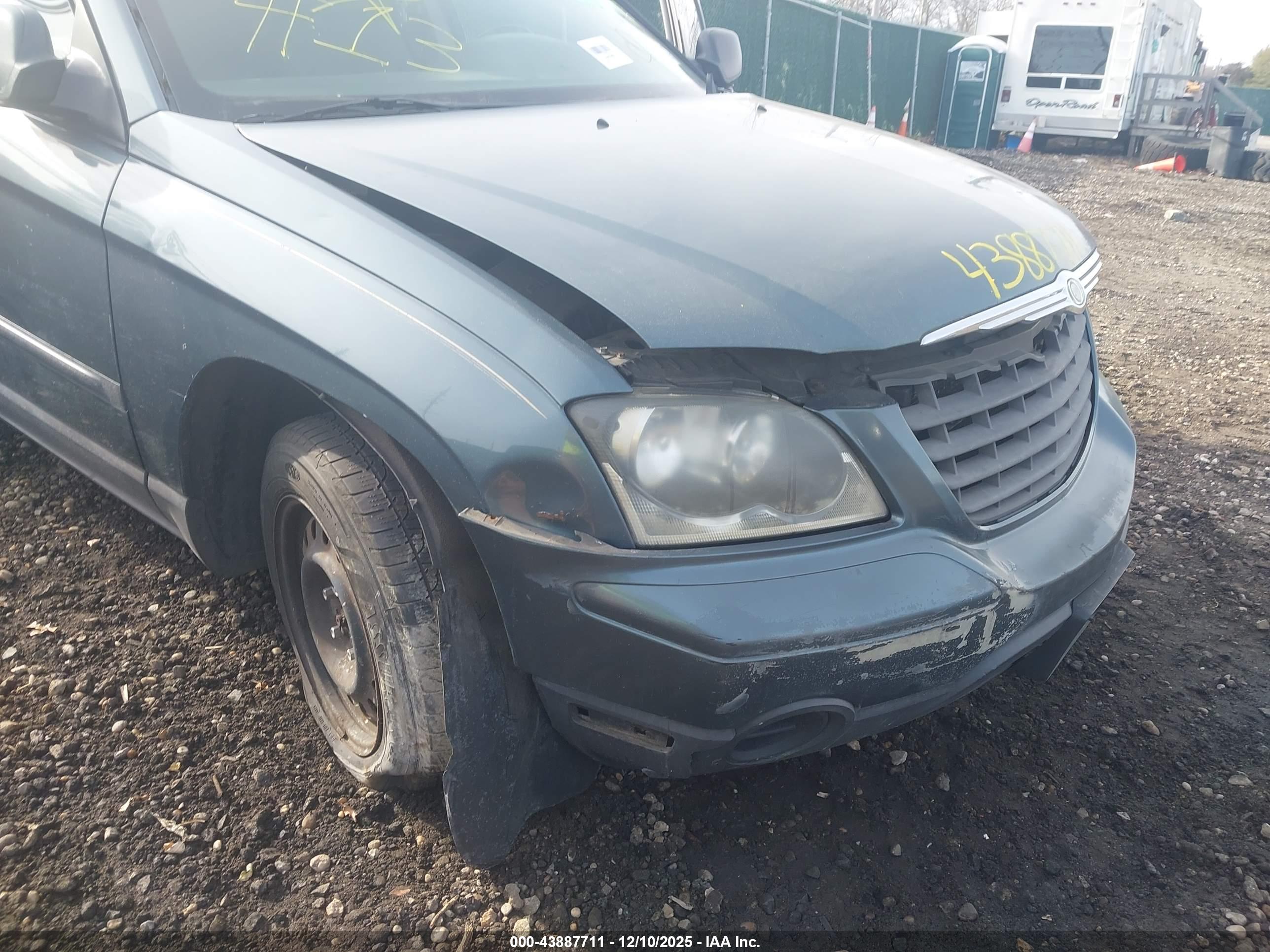 CHRYSLER PACIFICA image 6