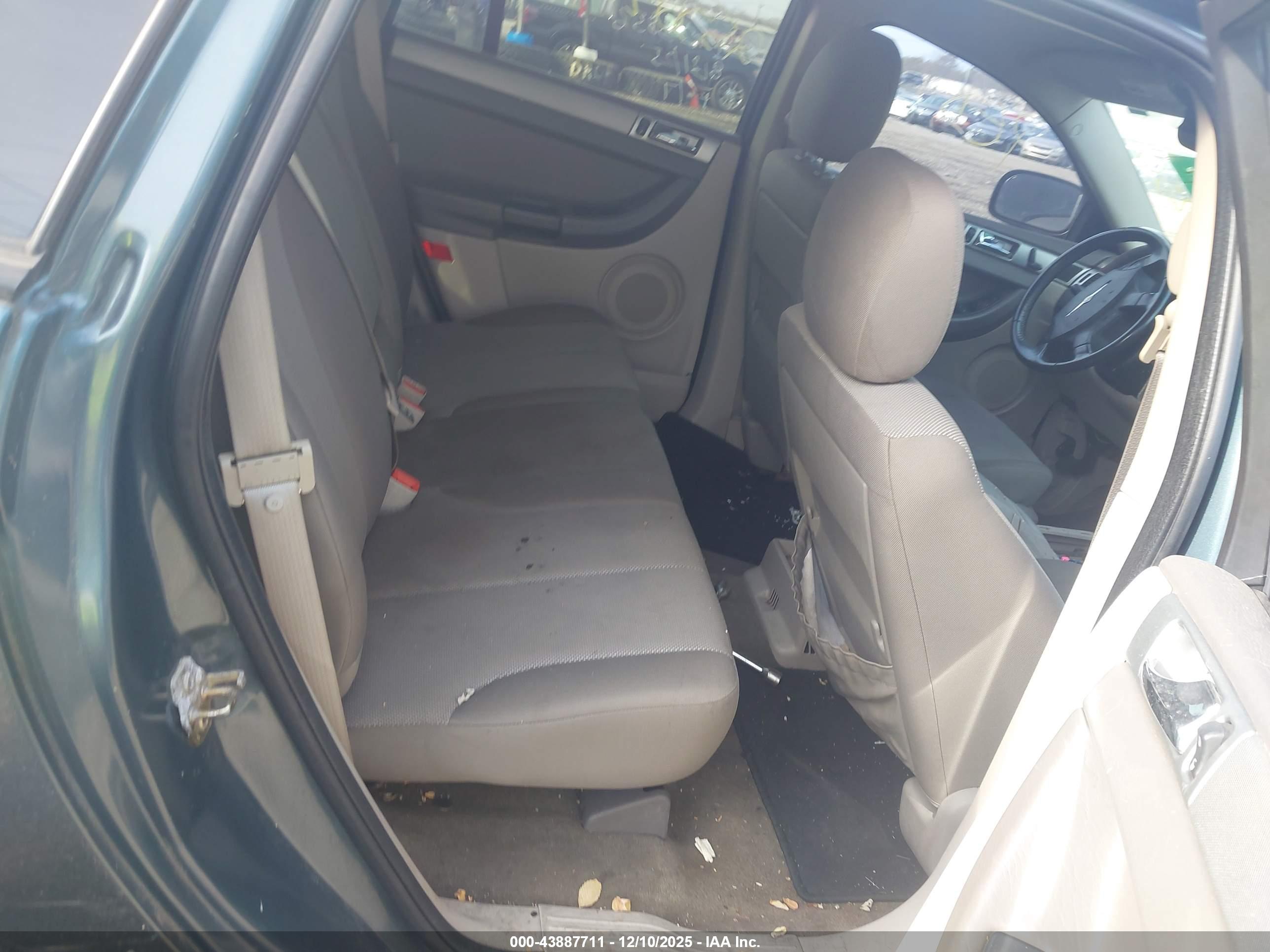 CHRYSLER PACIFICA image 8
