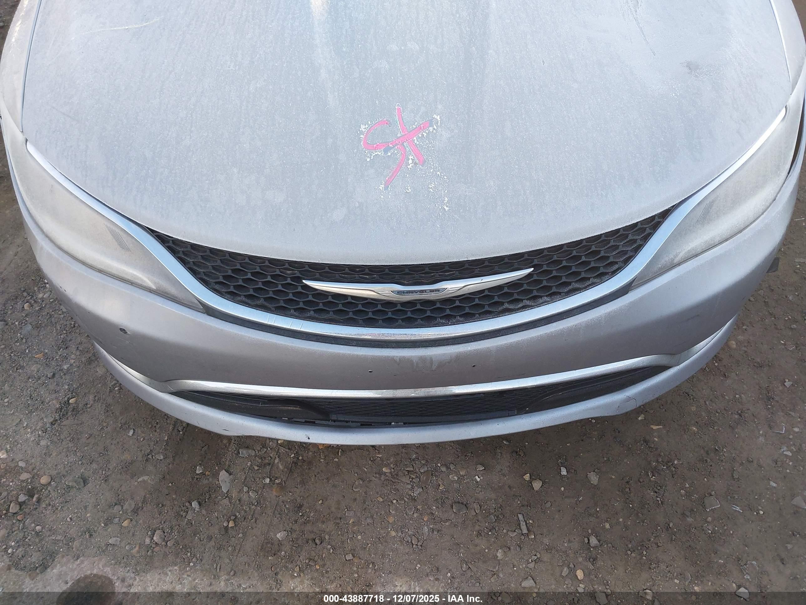 CHRYSLER 200 image 10