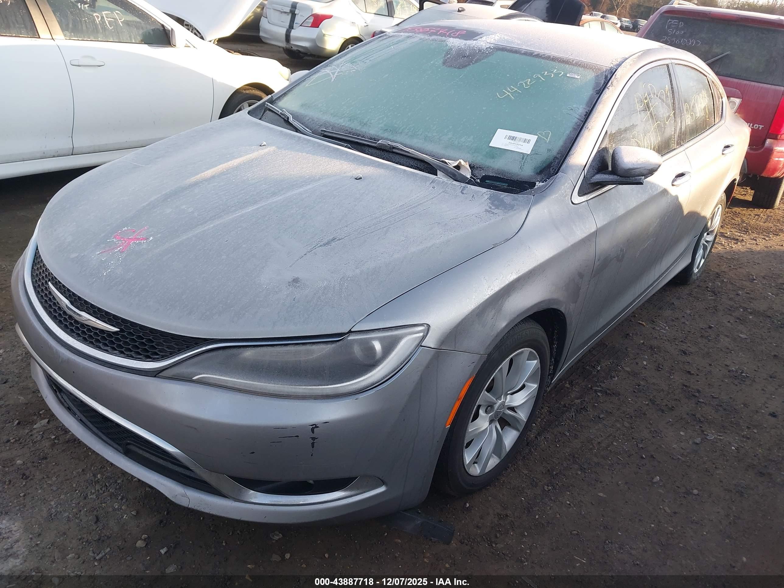 CHRYSLER 200 image 2