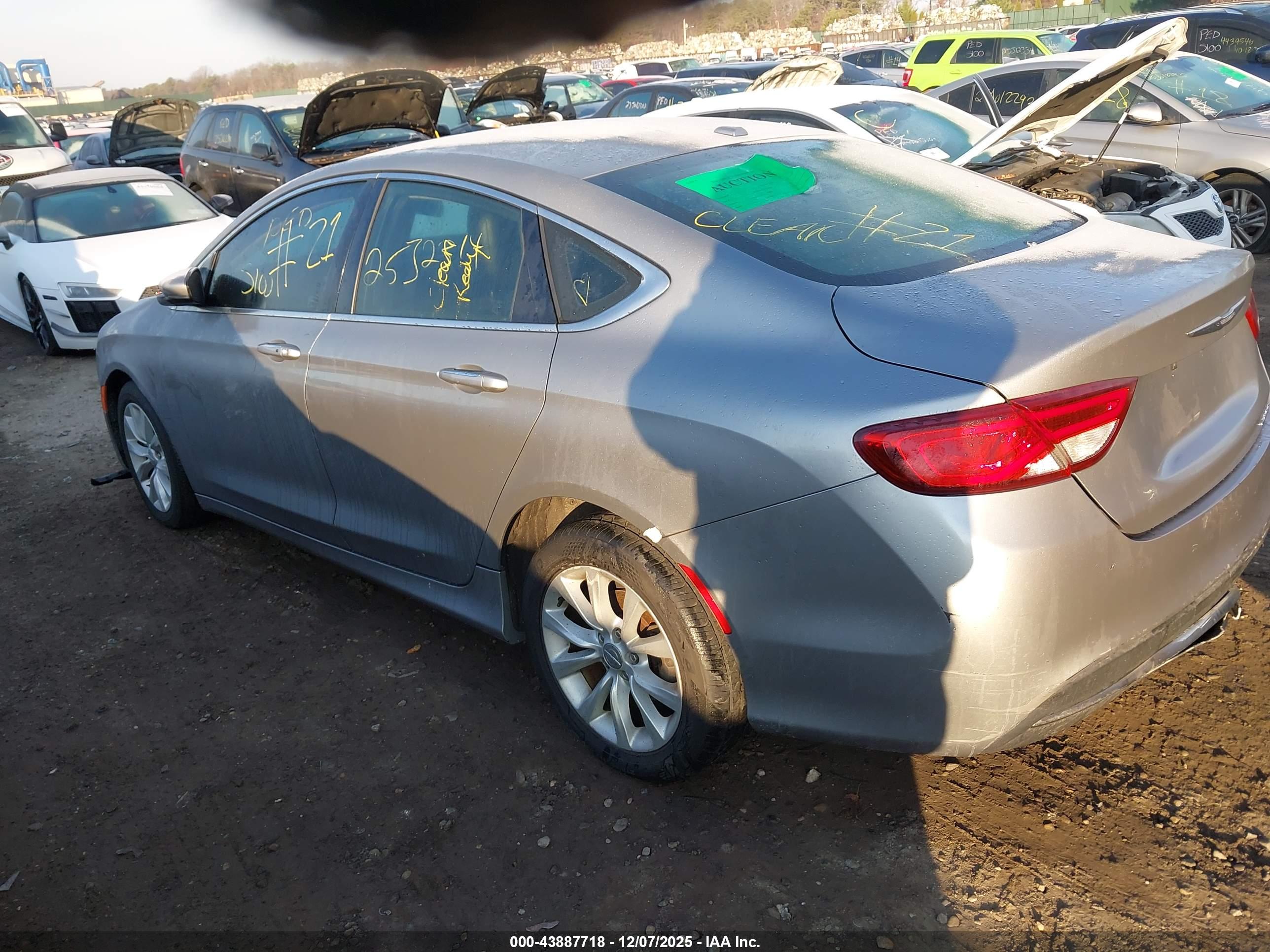 CHRYSLER 200 image 3
