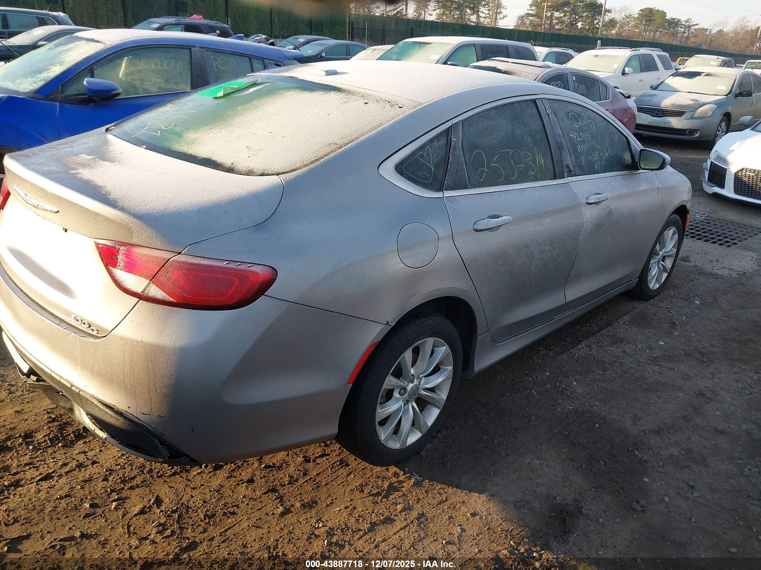 CHRYSLER 200 image 4