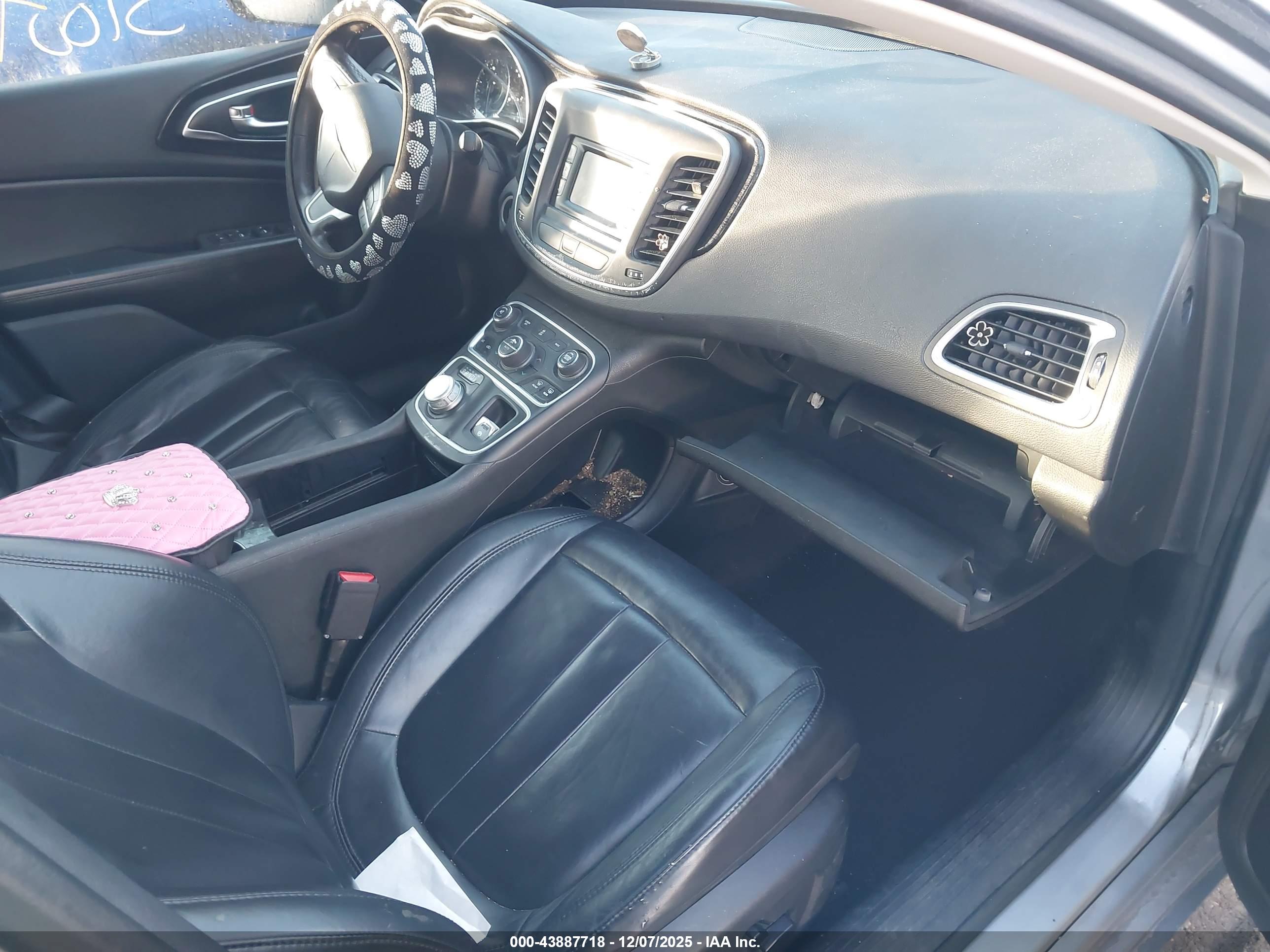 CHRYSLER 200 image 5