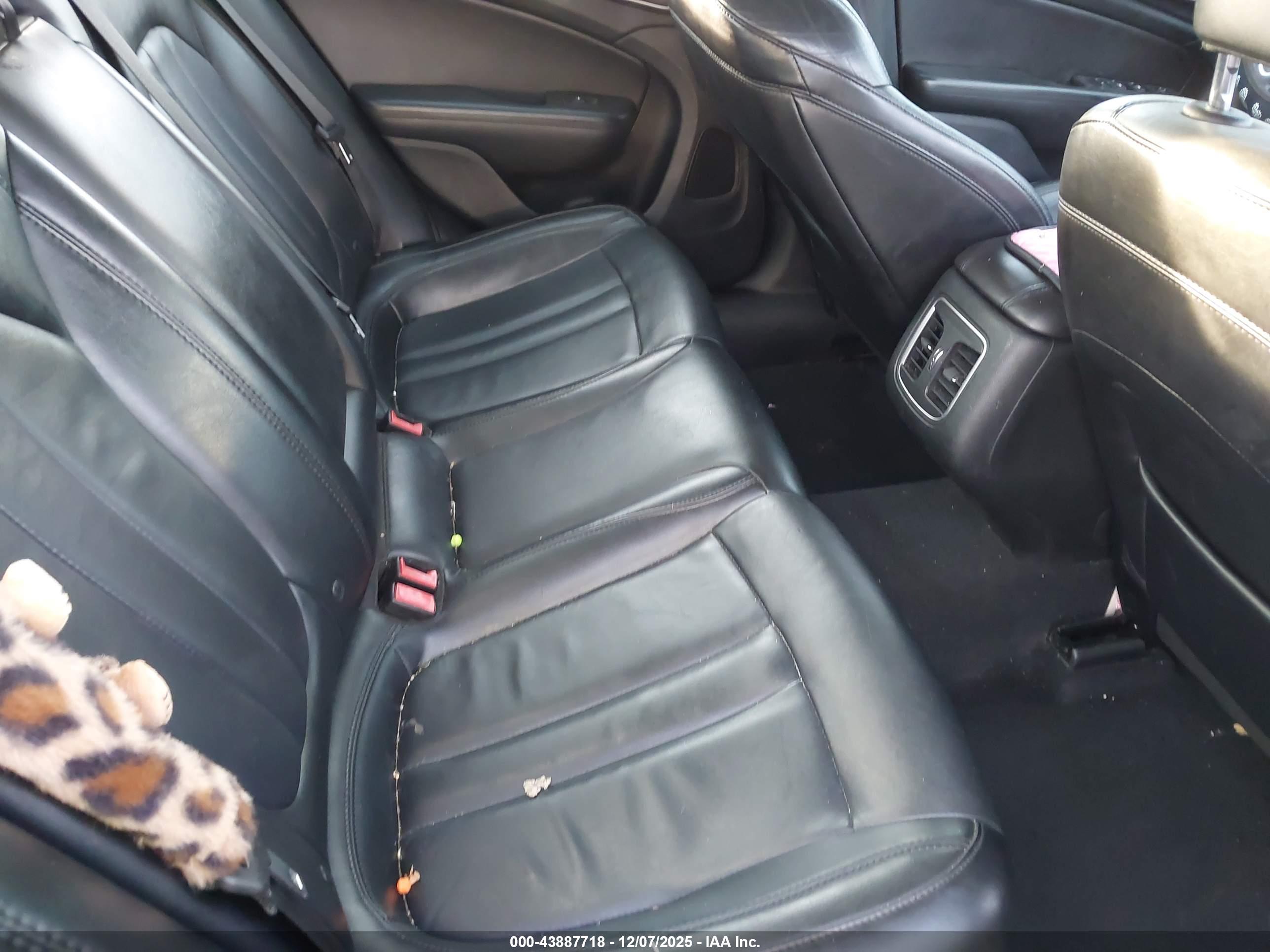 CHRYSLER 200 image 8
