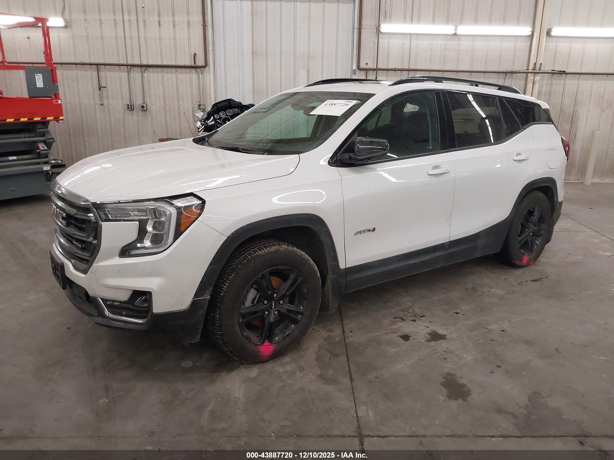 GMC TERRAIN image 2