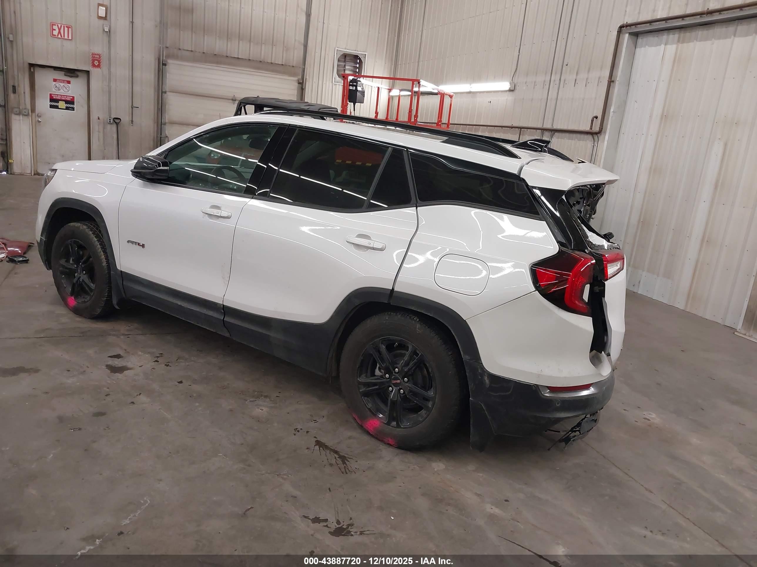 GMC TERRAIN image 3