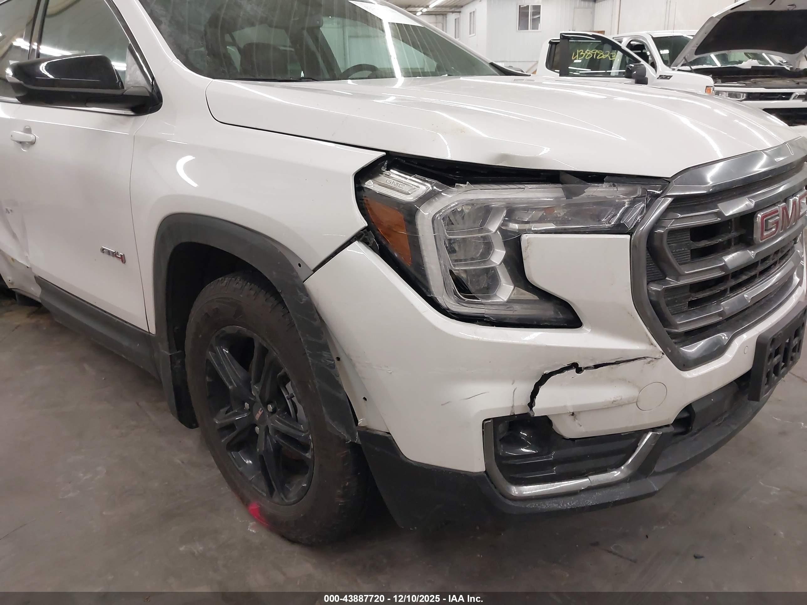 GMC TERRAIN image 6