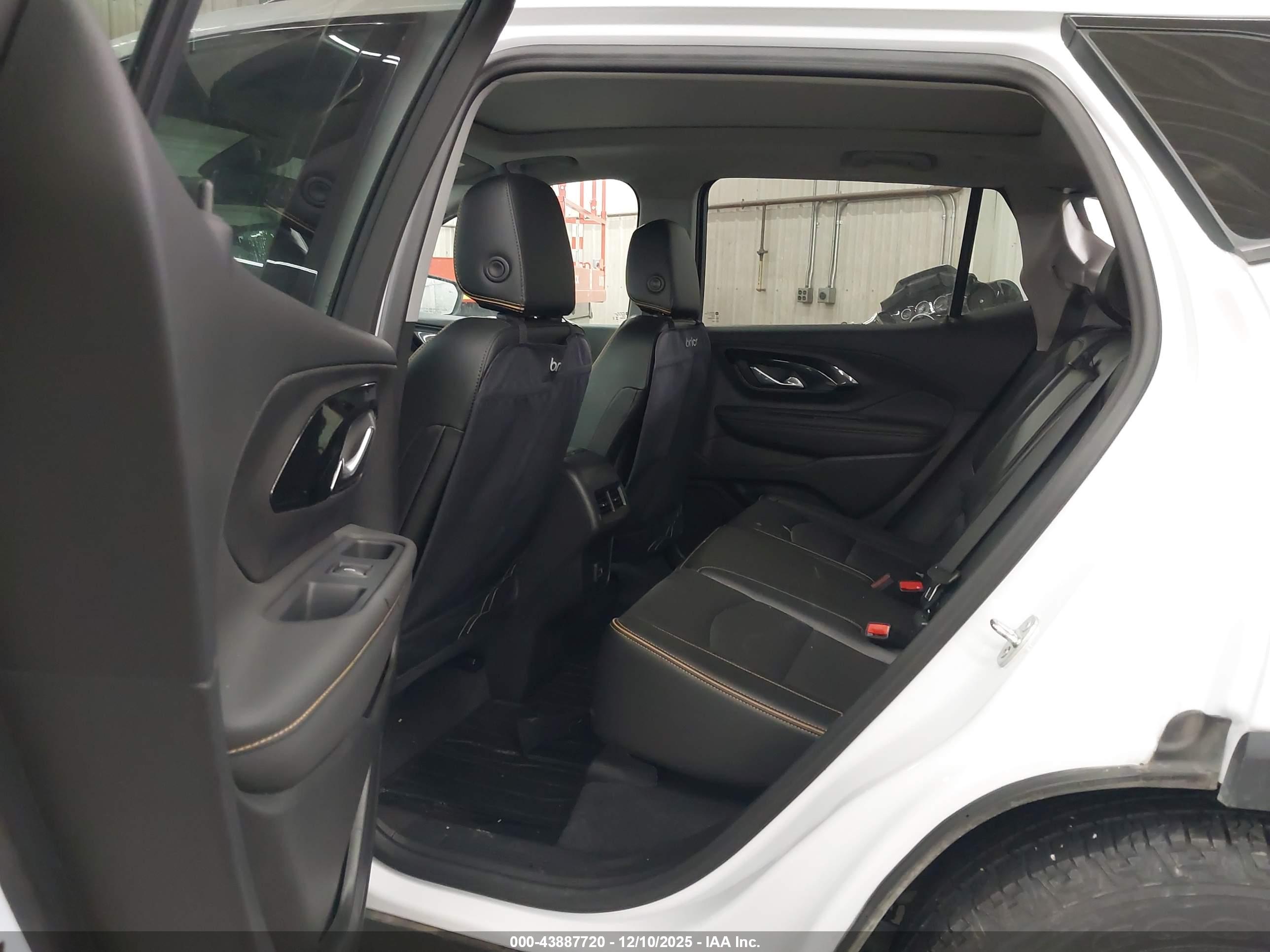 GMC TERRAIN image 8