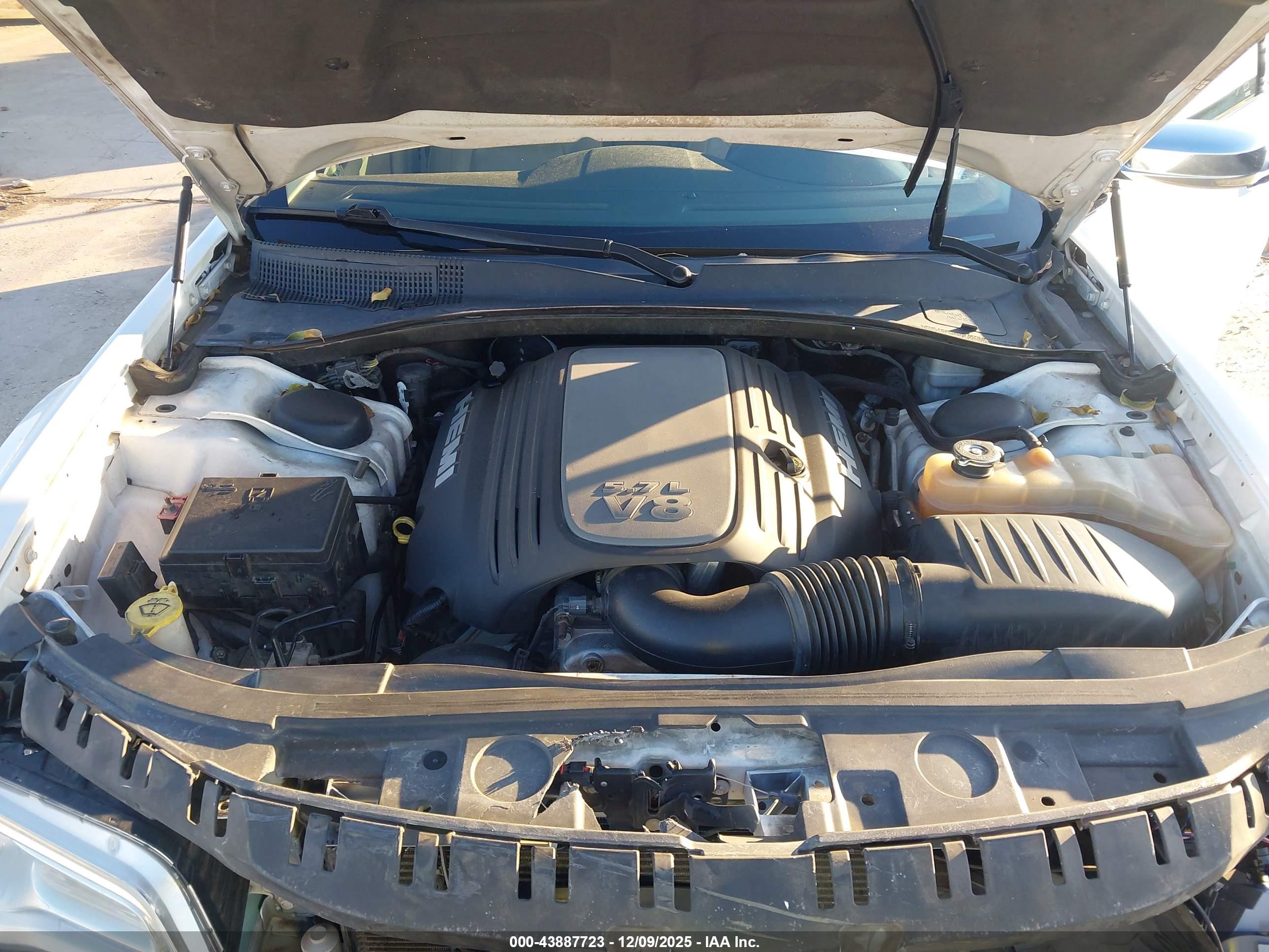 CHRYSLER 300C image 10
