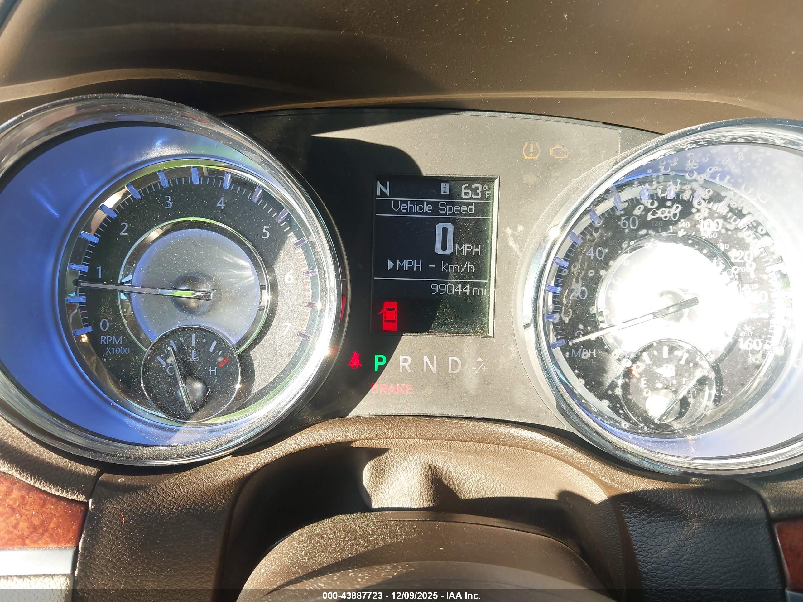 CHRYSLER 300C image 7