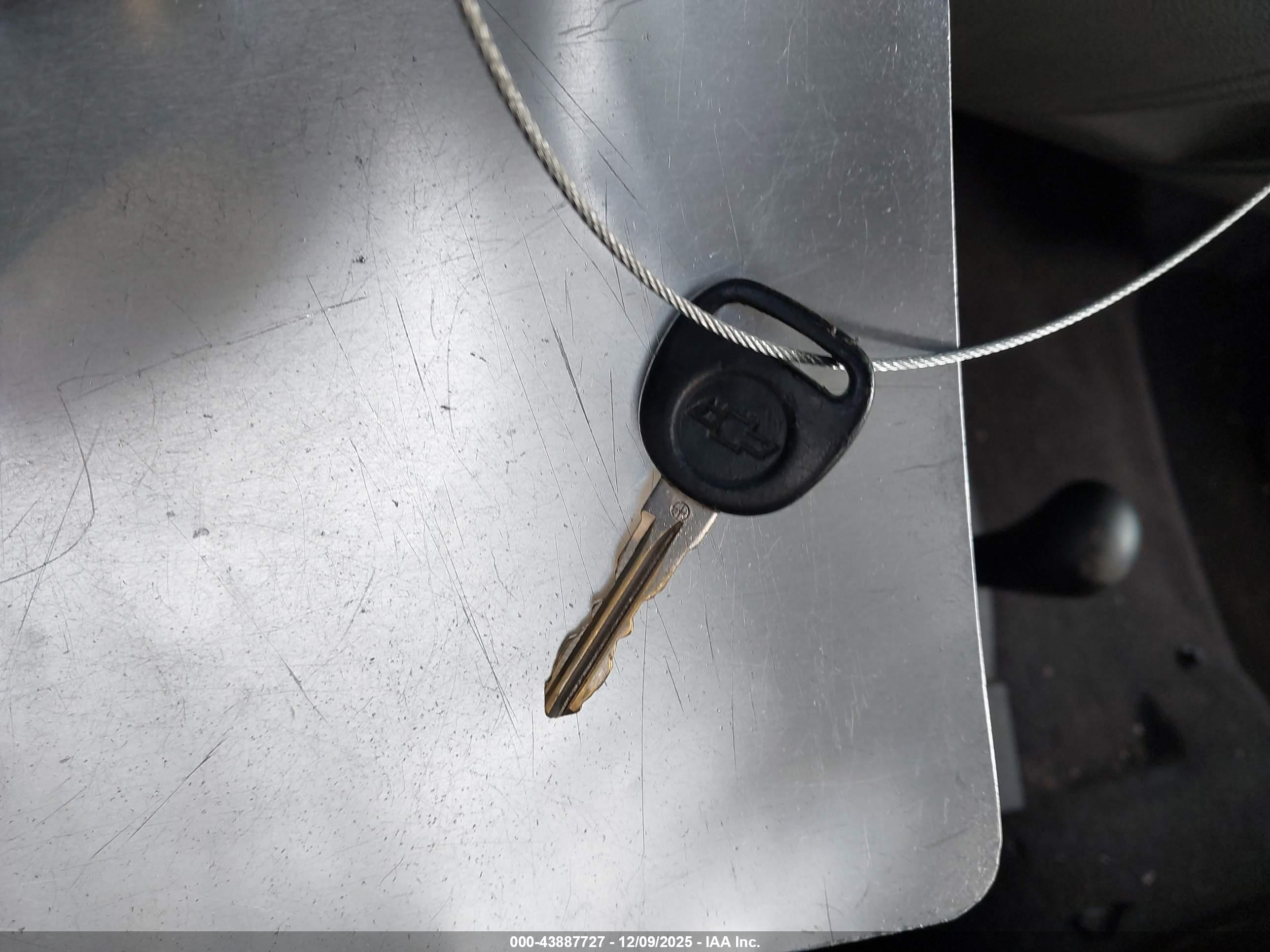 CHEVROLET SILVERADO image 11