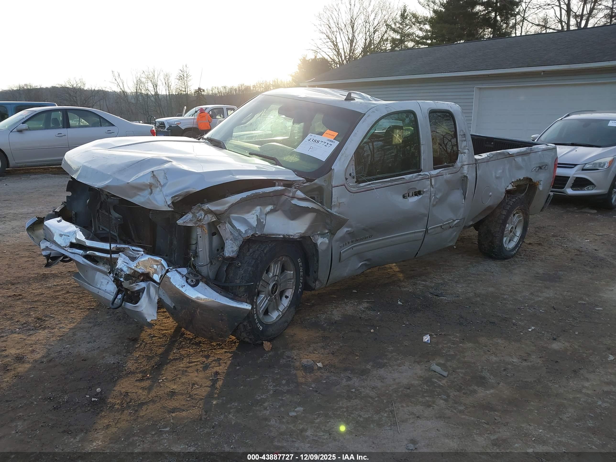 CHEVROLET SILVERADO image 2