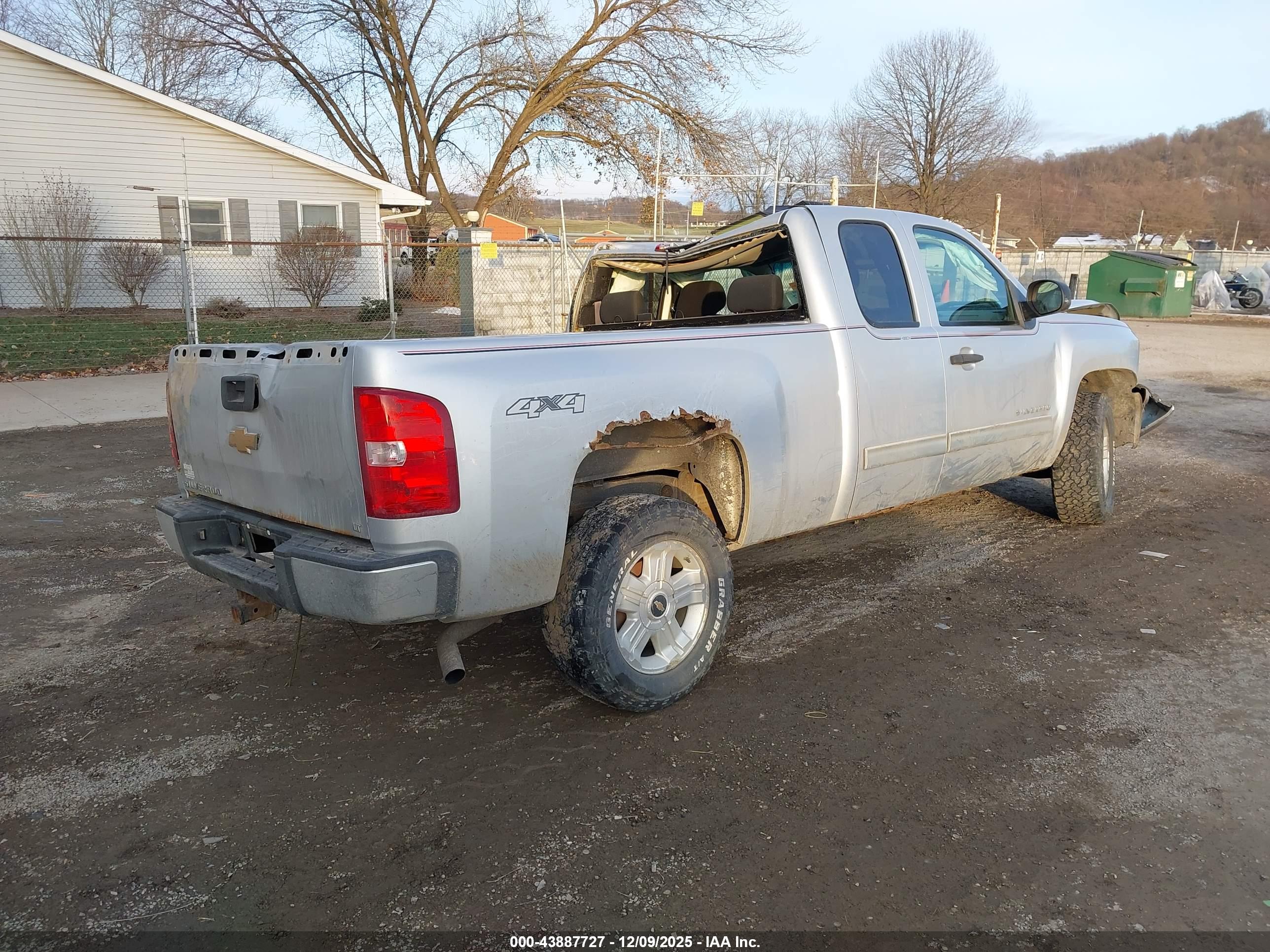 CHEVROLET SILVERADO image 4